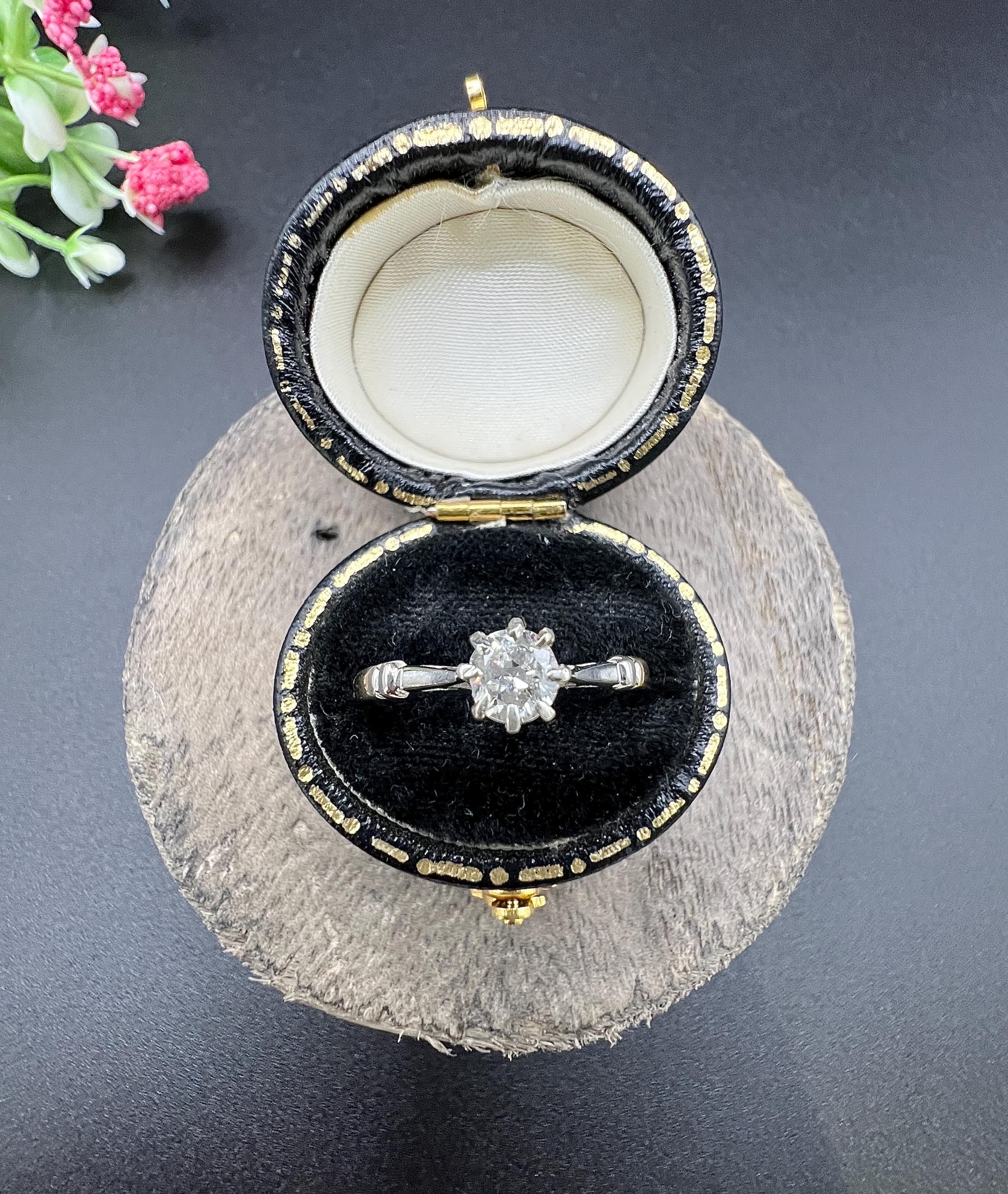 Vintage 18ct Gold, 1940s 0.40 Carat Diamond Single Stone Engagement Ring For Sale 2