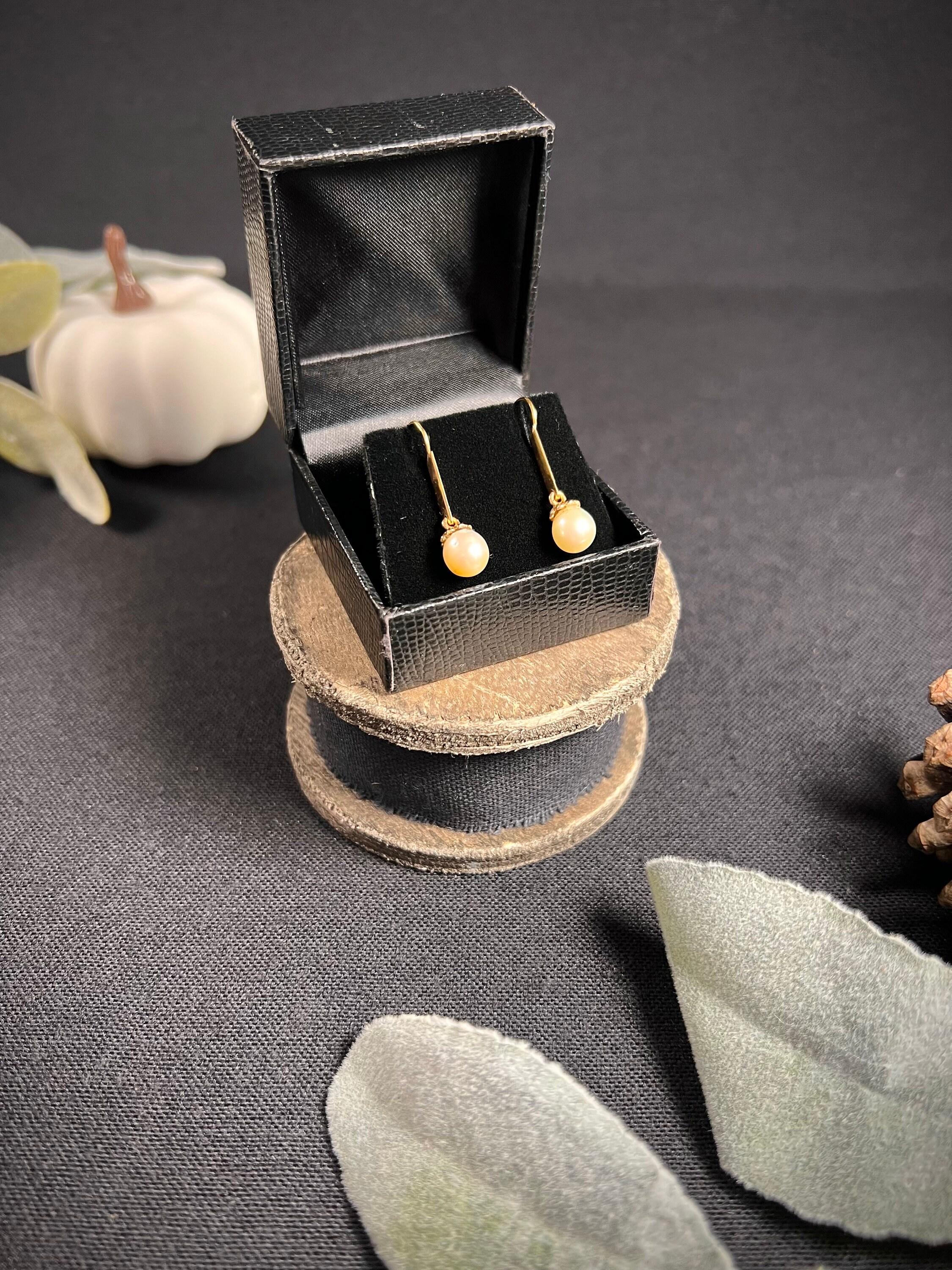 Boucles d'oreilles pendantes en or 18ct et perles des années 1940 en vente 1