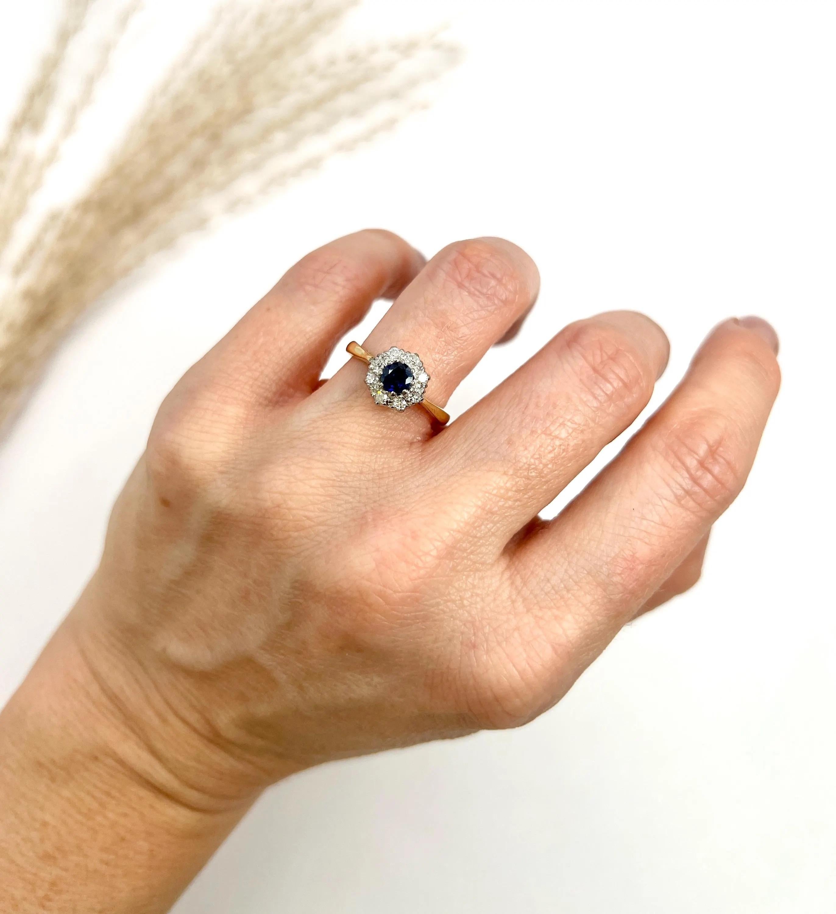 Women's or Men's Vintage 18ct Gold, 1960s Sapphire & Diamond Cluster Ring For Sale