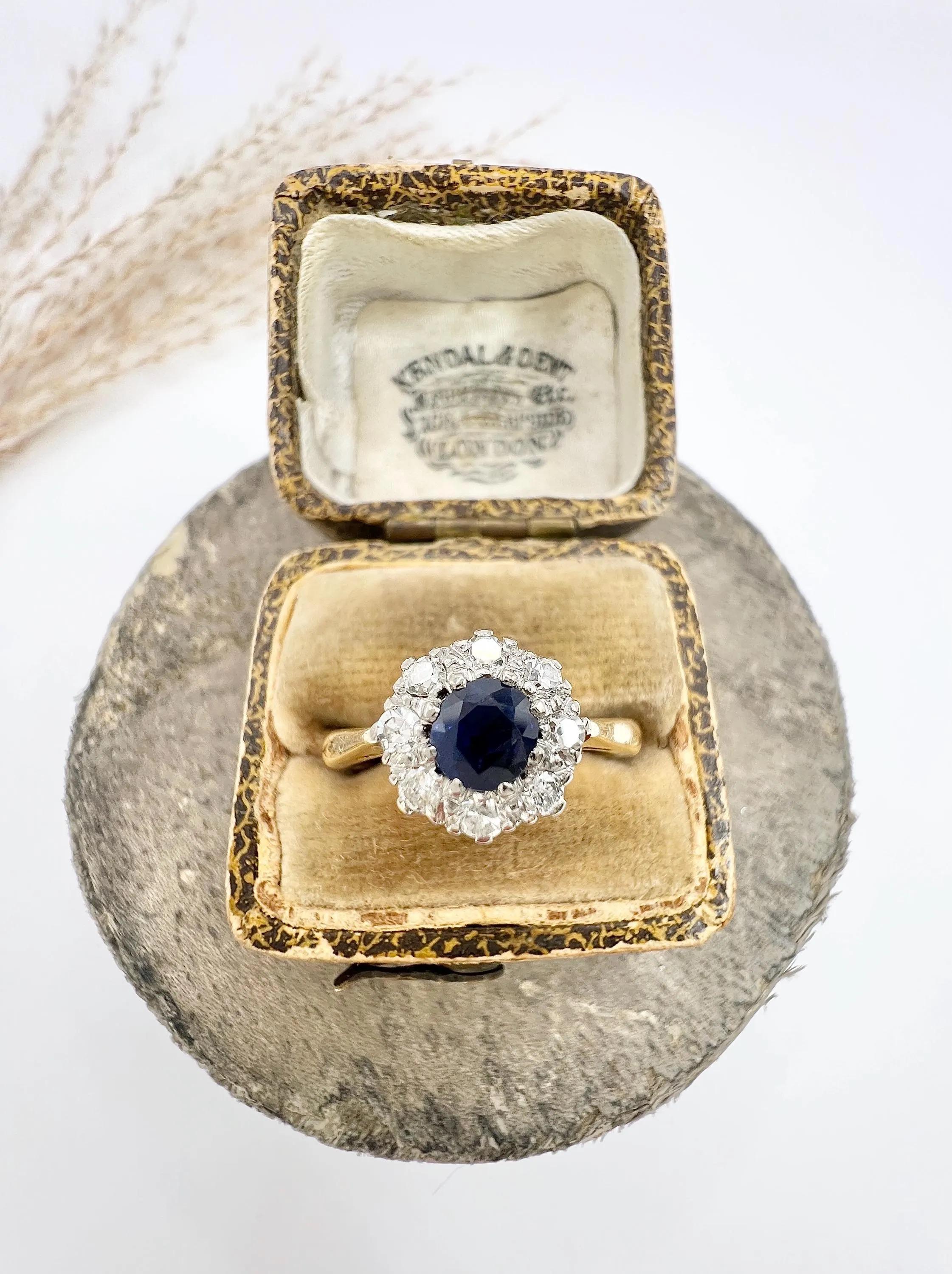 Vintage 18ct Gold, 1960s Sapphire & Diamond Cluster Ring For Sale 1