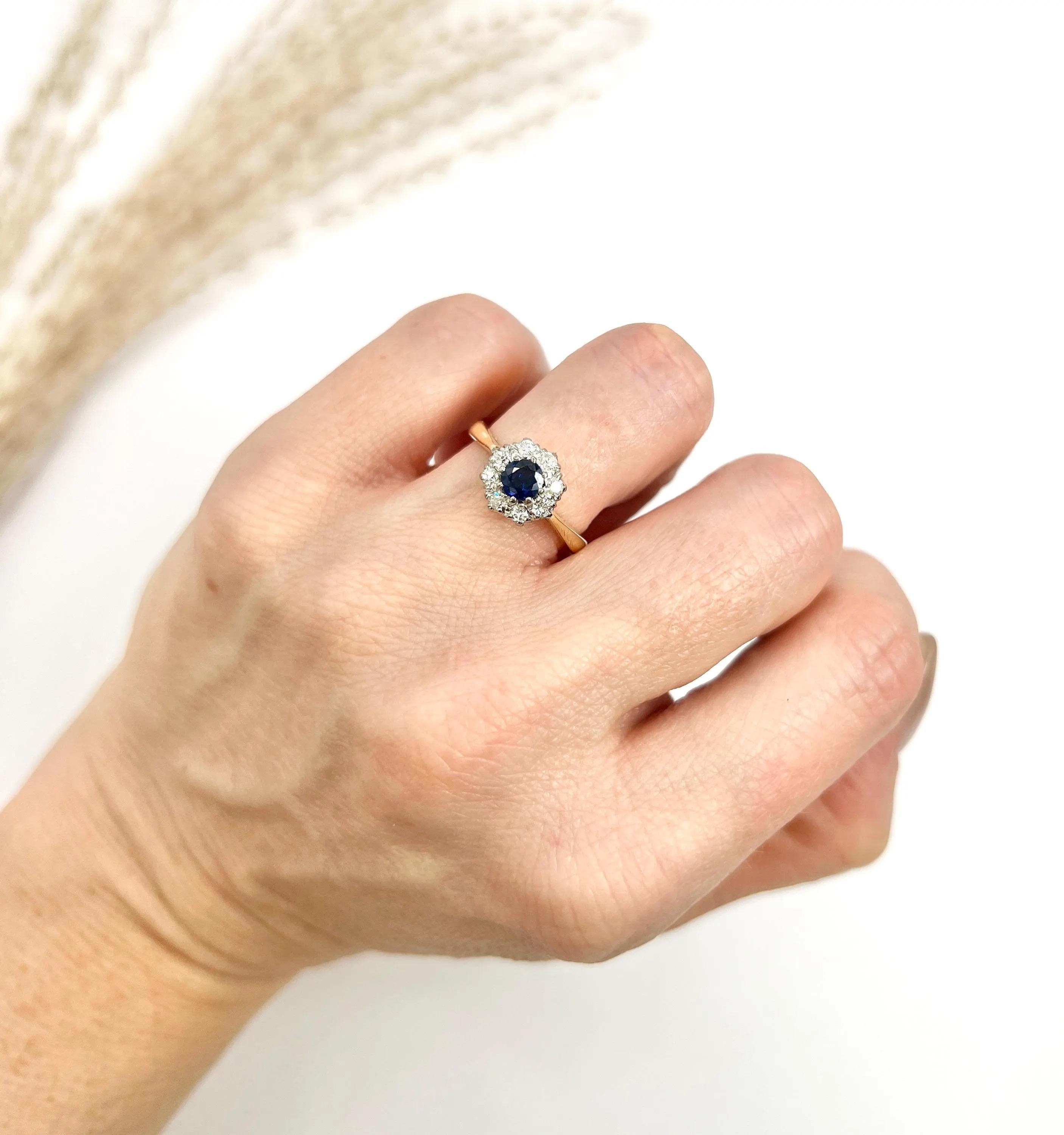 Vintage 18ct Gold, 1960s Sapphire & Diamond Cluster Ring For Sale 2