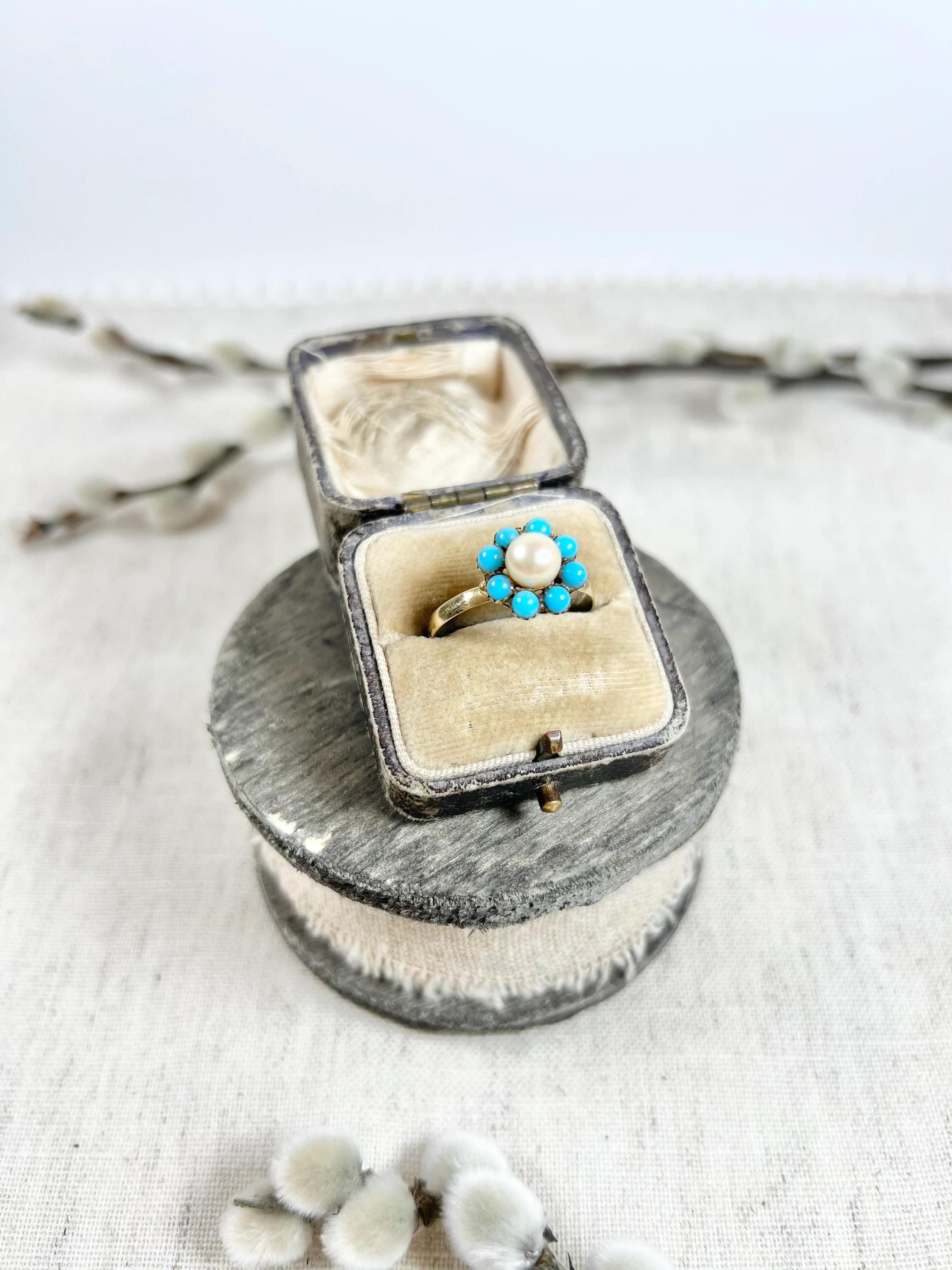 Round Cut Vintage 18ct Gold 1960’s Turquoise & Pearl Daisy Ring For Sale