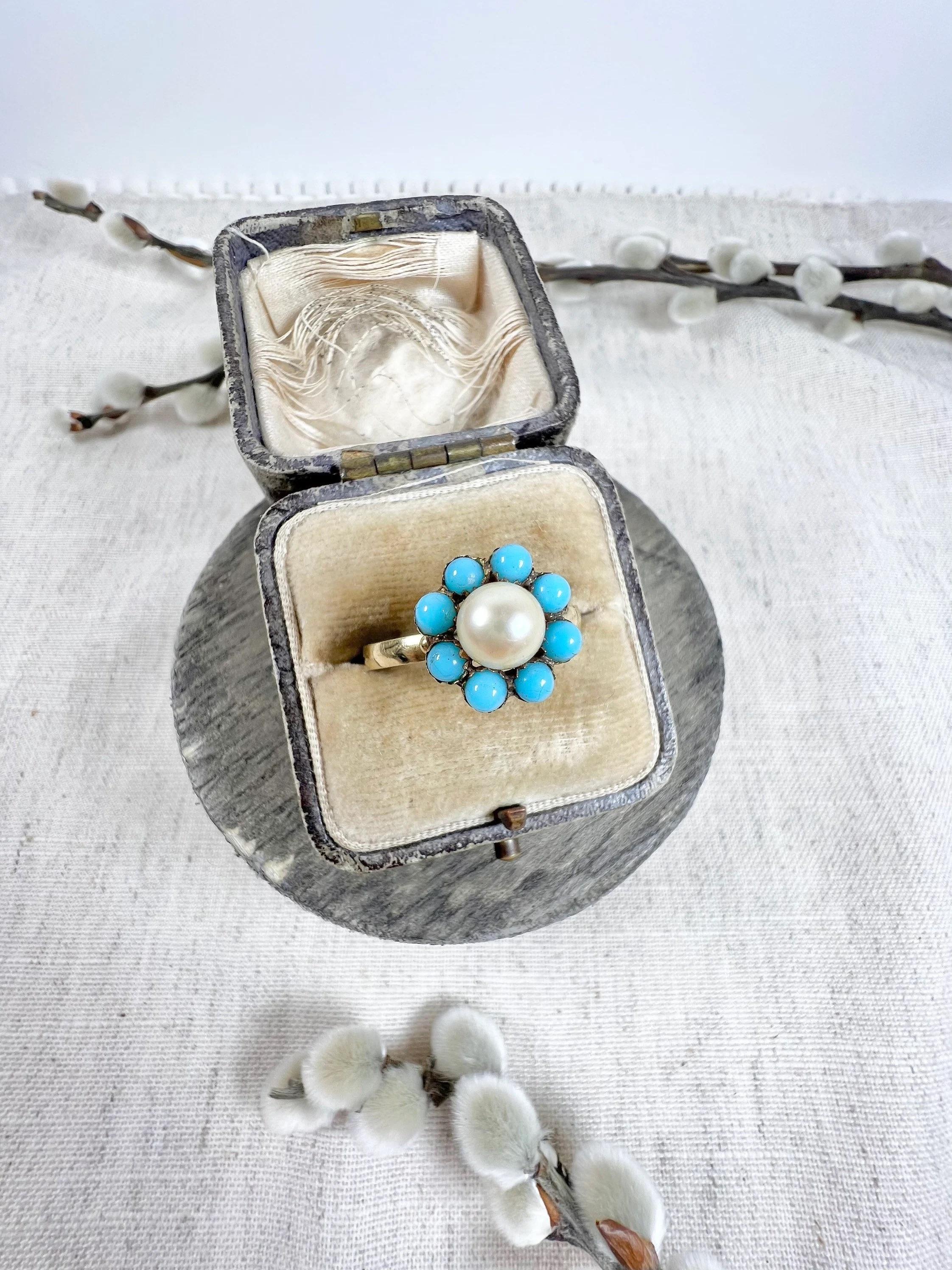 Vintage 18ct Gold 1960’s Turquoise & Pearl Daisy Ring For Sale 4