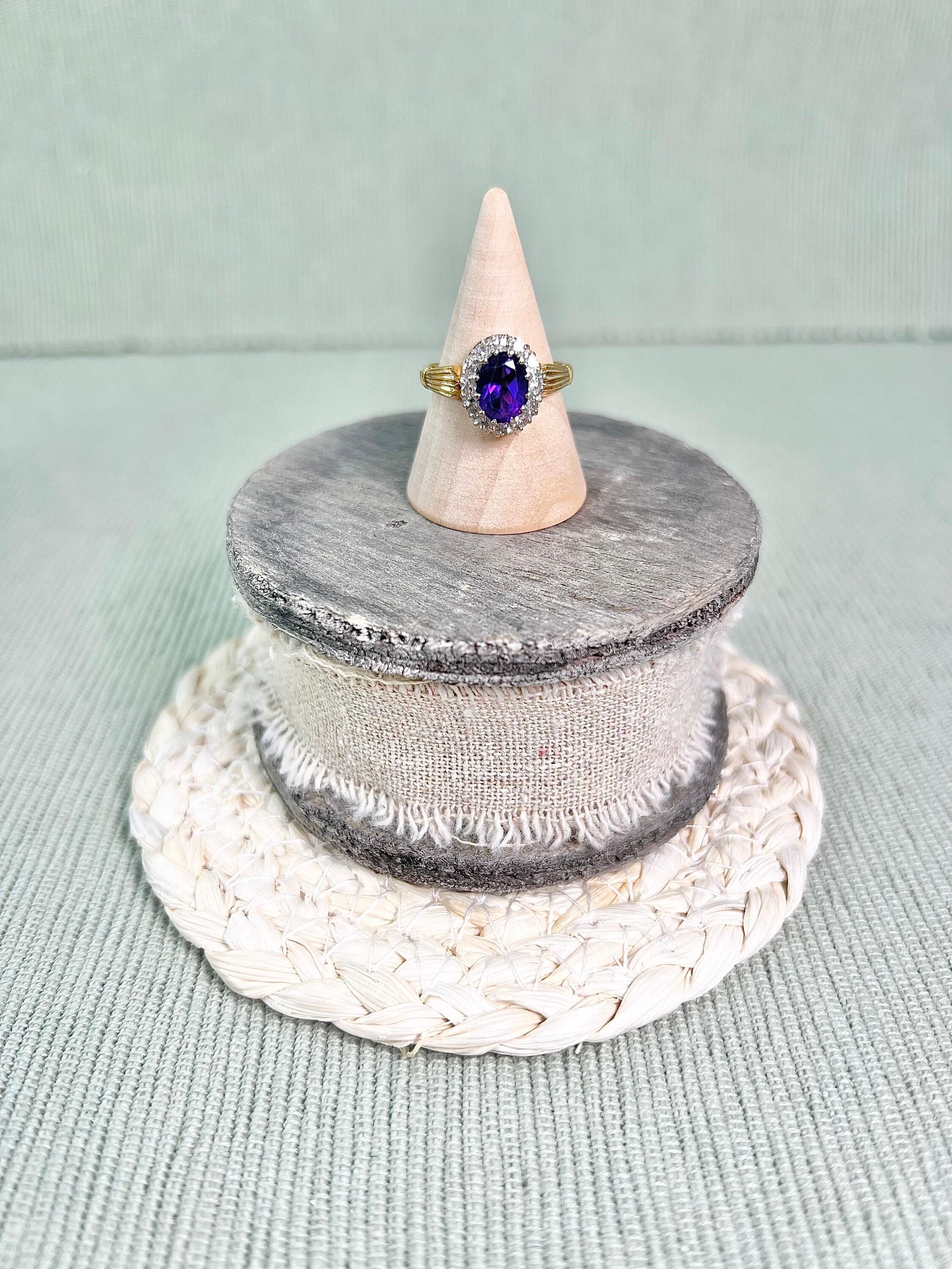Vintage 18ct Gold 1970’s Amethyst & Diamond Cluster Ring In Good Condition For Sale In Brighton, GB