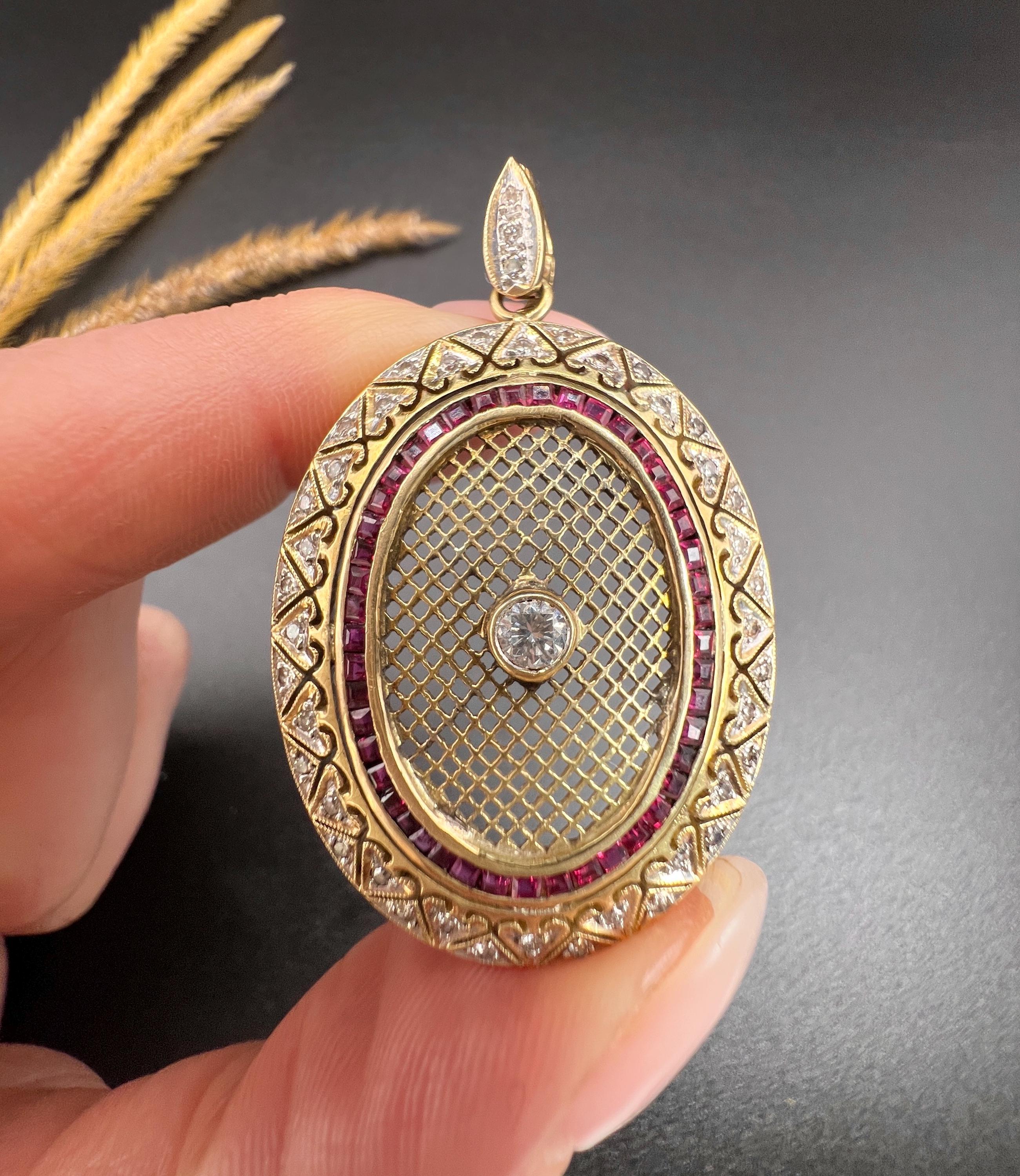 Vintage 18ct Gold, 1970s Calibrated Ruby & Diamond Oval Shaped Pendant For Sale 5