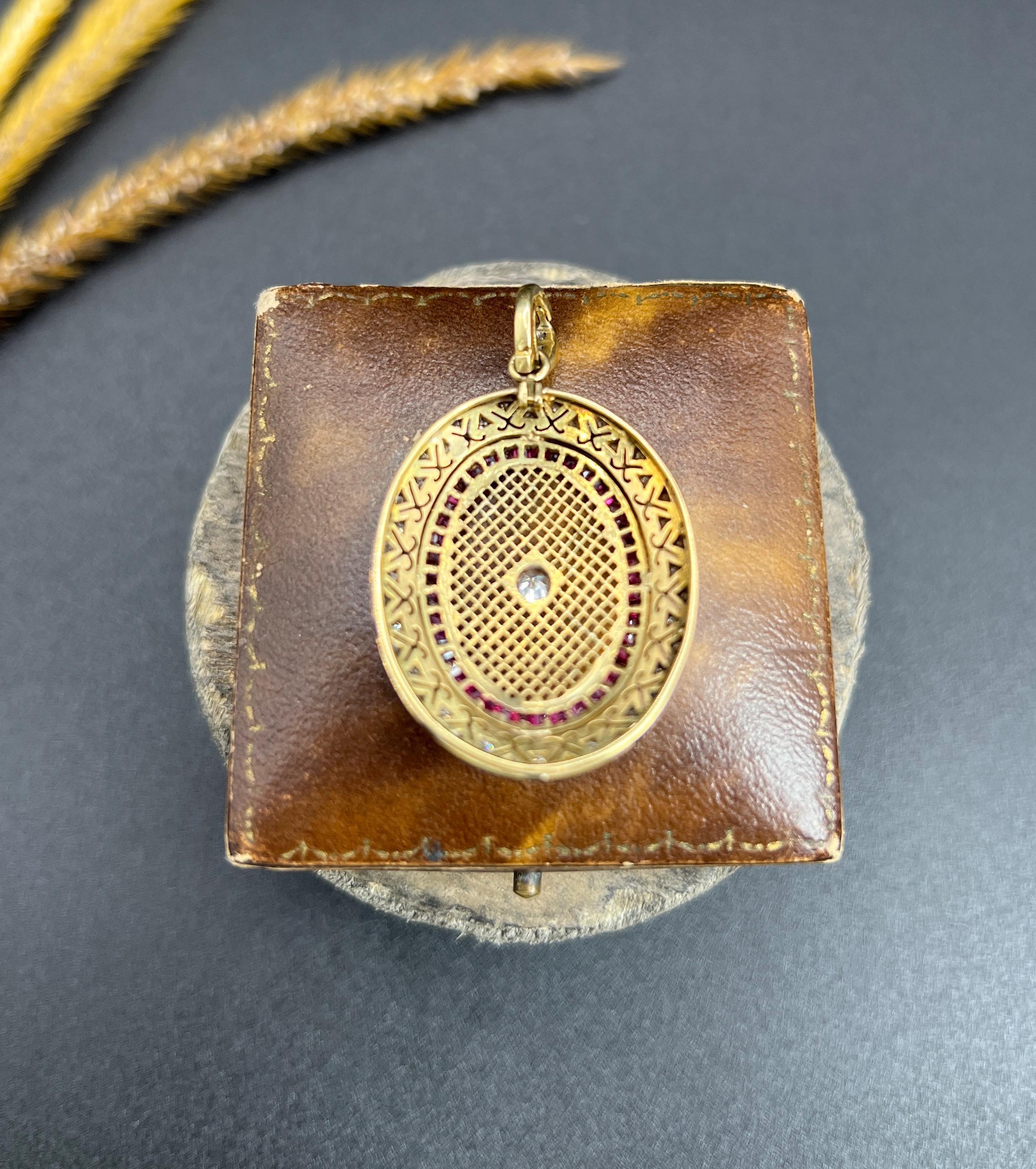 Vintage 18ct Gold, 1970s Calibrated Ruby & Diamond Oval Shaped Pendant For Sale 2