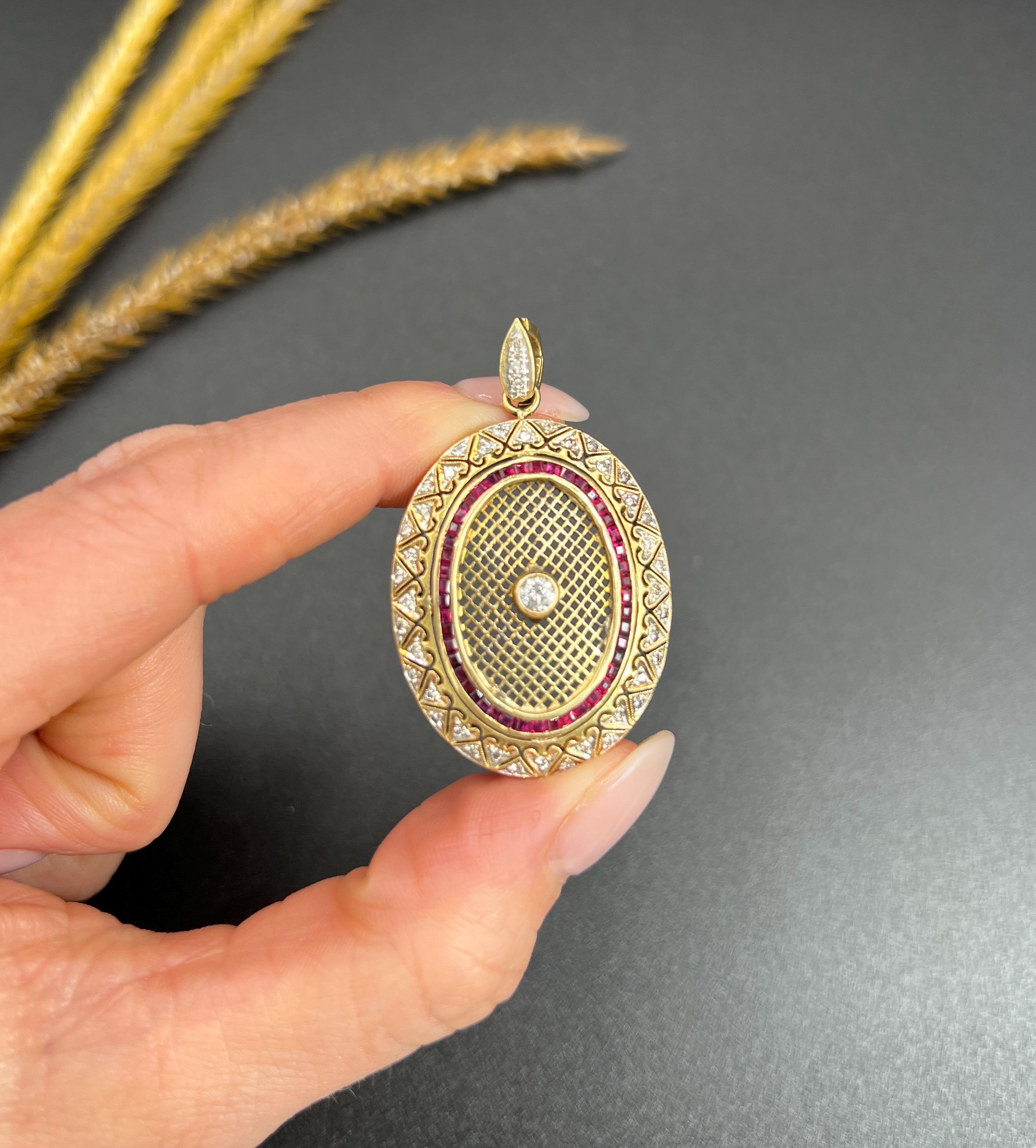 Vintage 18ct Gold, 1970s Calibrated Ruby & Diamond Oval Shaped Pendant For Sale 4