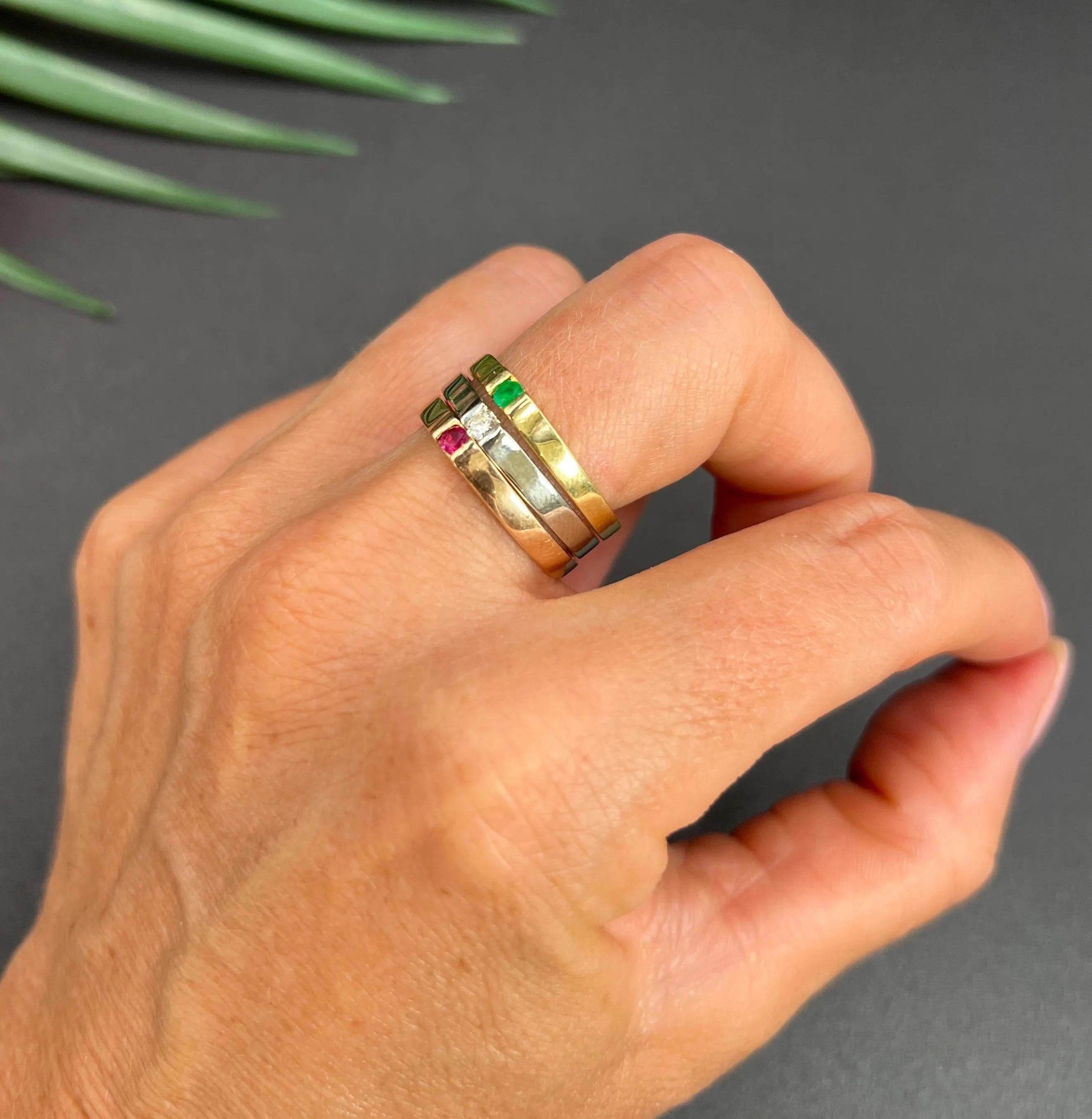 Vintage 18ct Gold 1990 Bague empilable en or trois couleurs, émeraude, diamant et rubis Bon état - En vente à Brighton, GB
