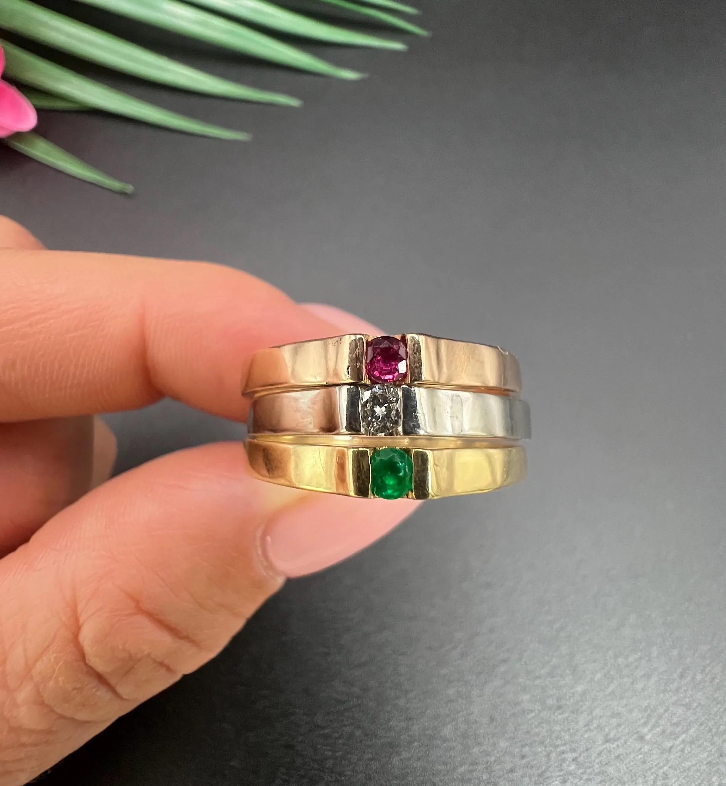 Vintage 18ct Gold 1990 Bague empilable en or trois couleurs, émeraude, diamant et rubis Unisexe en vente