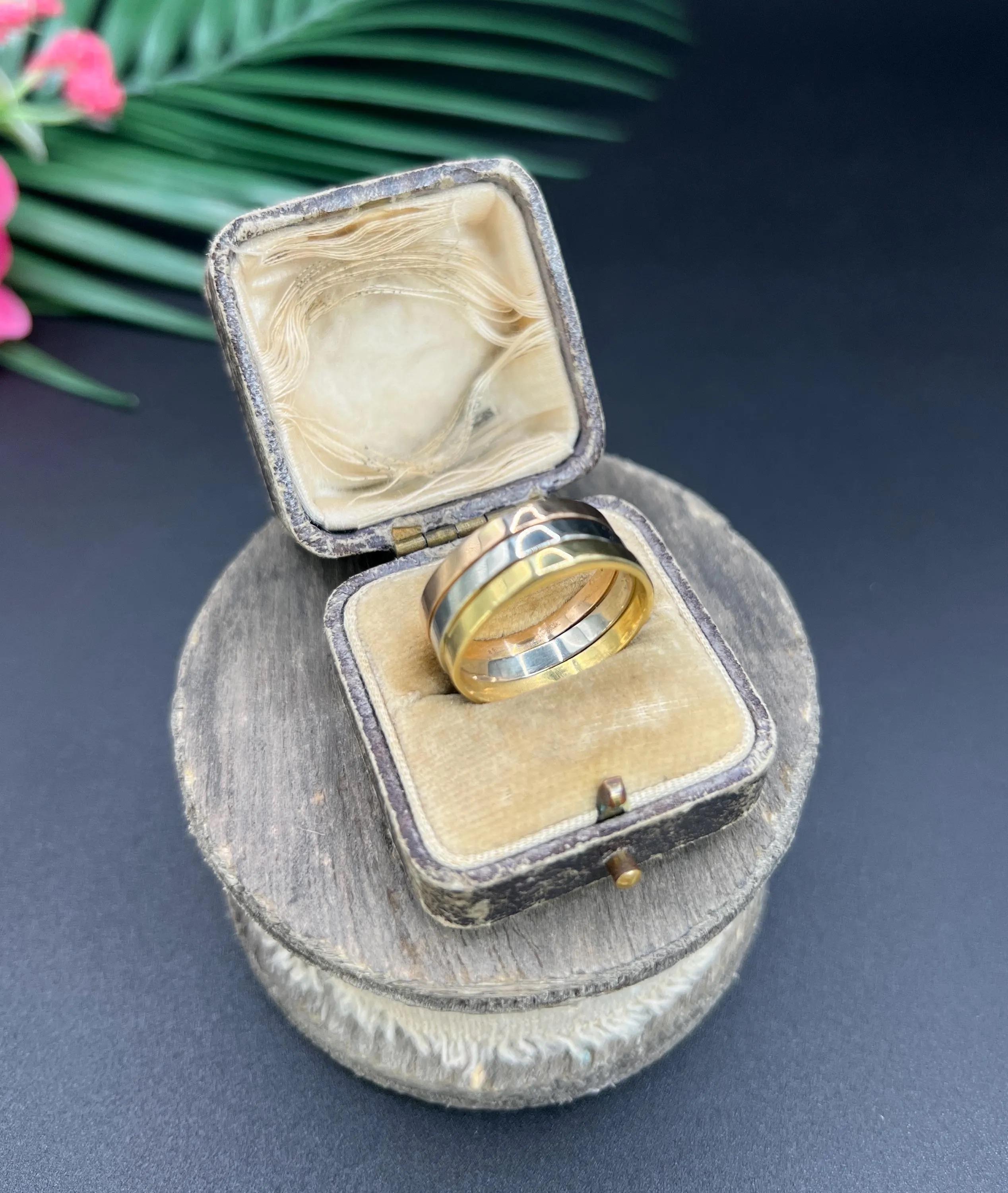 Vintage 18ct Gold 1990 Bague empilable en or trois couleurs, émeraude, diamant et rubis en vente 3