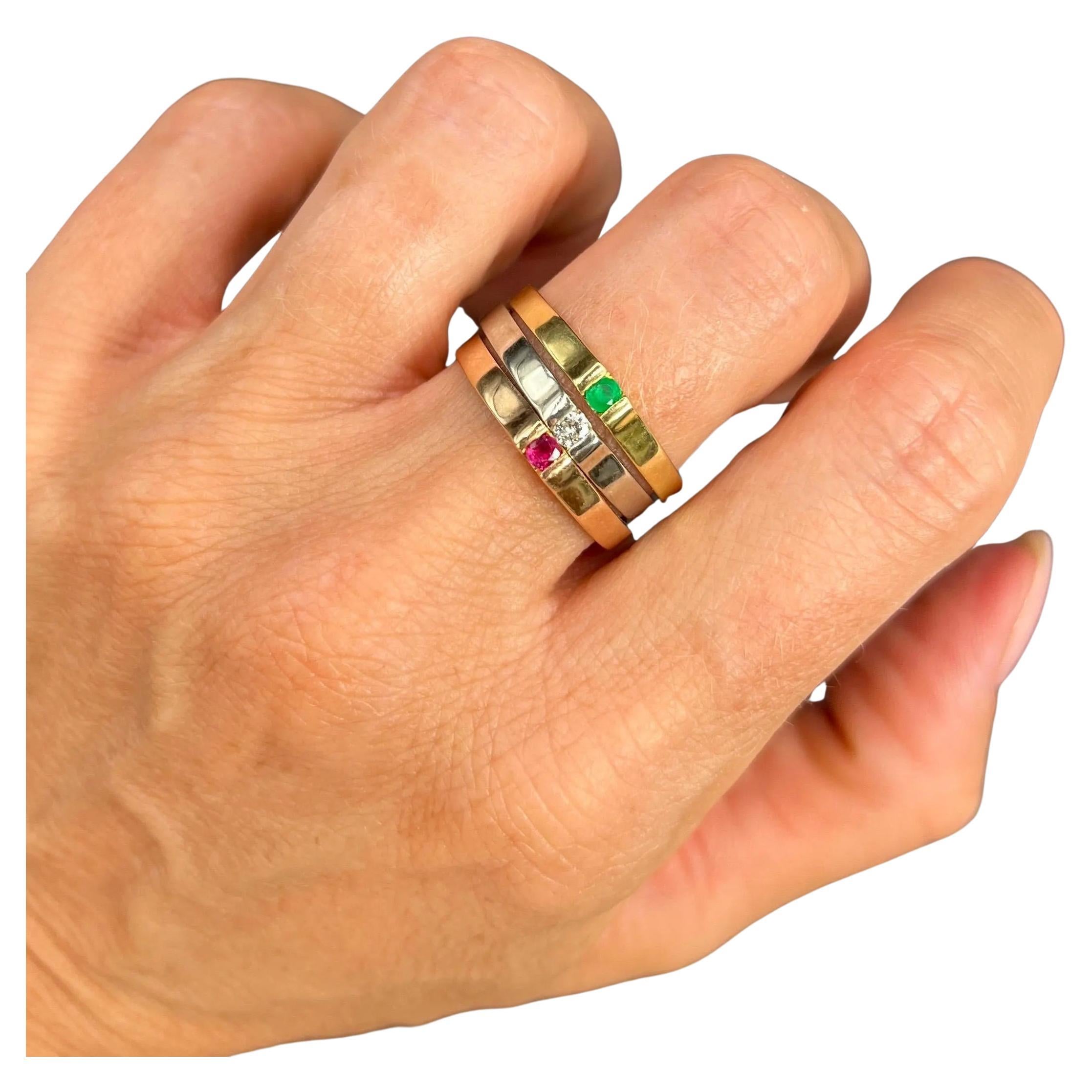 Vintage 18ct Gold 1990 Bague empilable en or trois couleurs, émeraude, diamant et rubis en vente