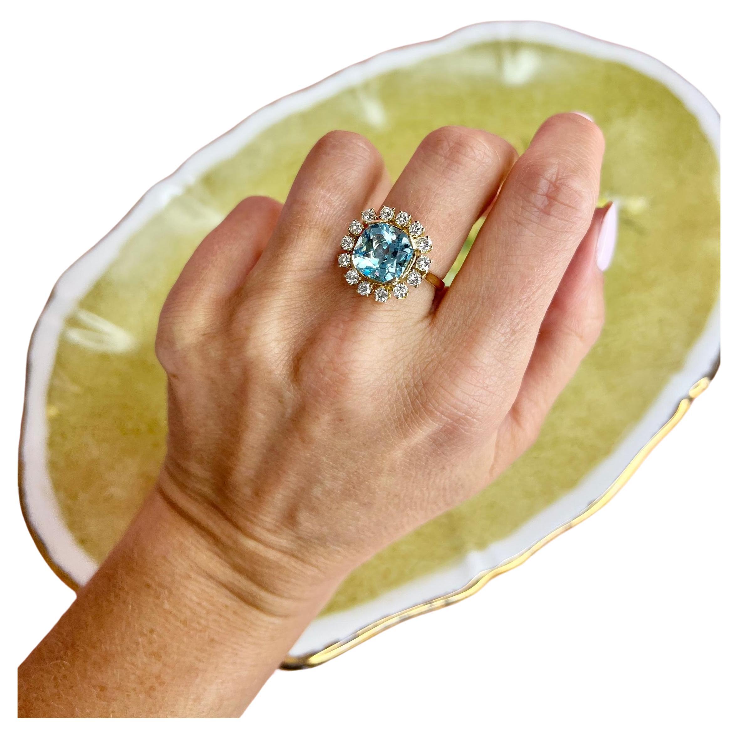 Vintage 18ct Gold Blue Topaz & Diamond Statement Ring