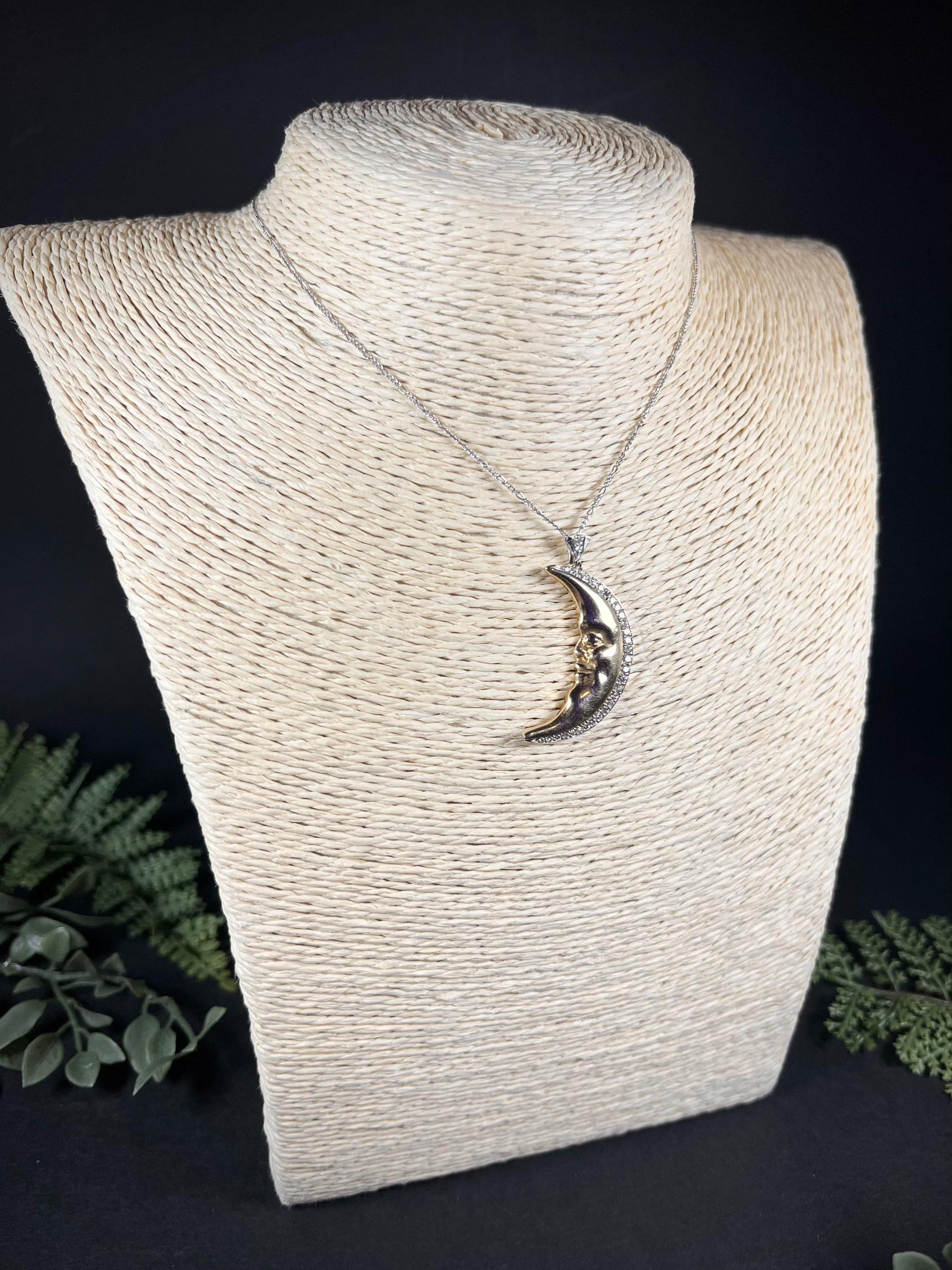 Vintage Moon Pendant 

18ct Yellow & White Gold

Circa 1980’s

Fabulous, contemporary piece. A sweet, sleeping face, cast in lovely yellow gold. Decorated with a white gold edge, set with brilliant cut diamonds. 

Features a lovely, diamond deco