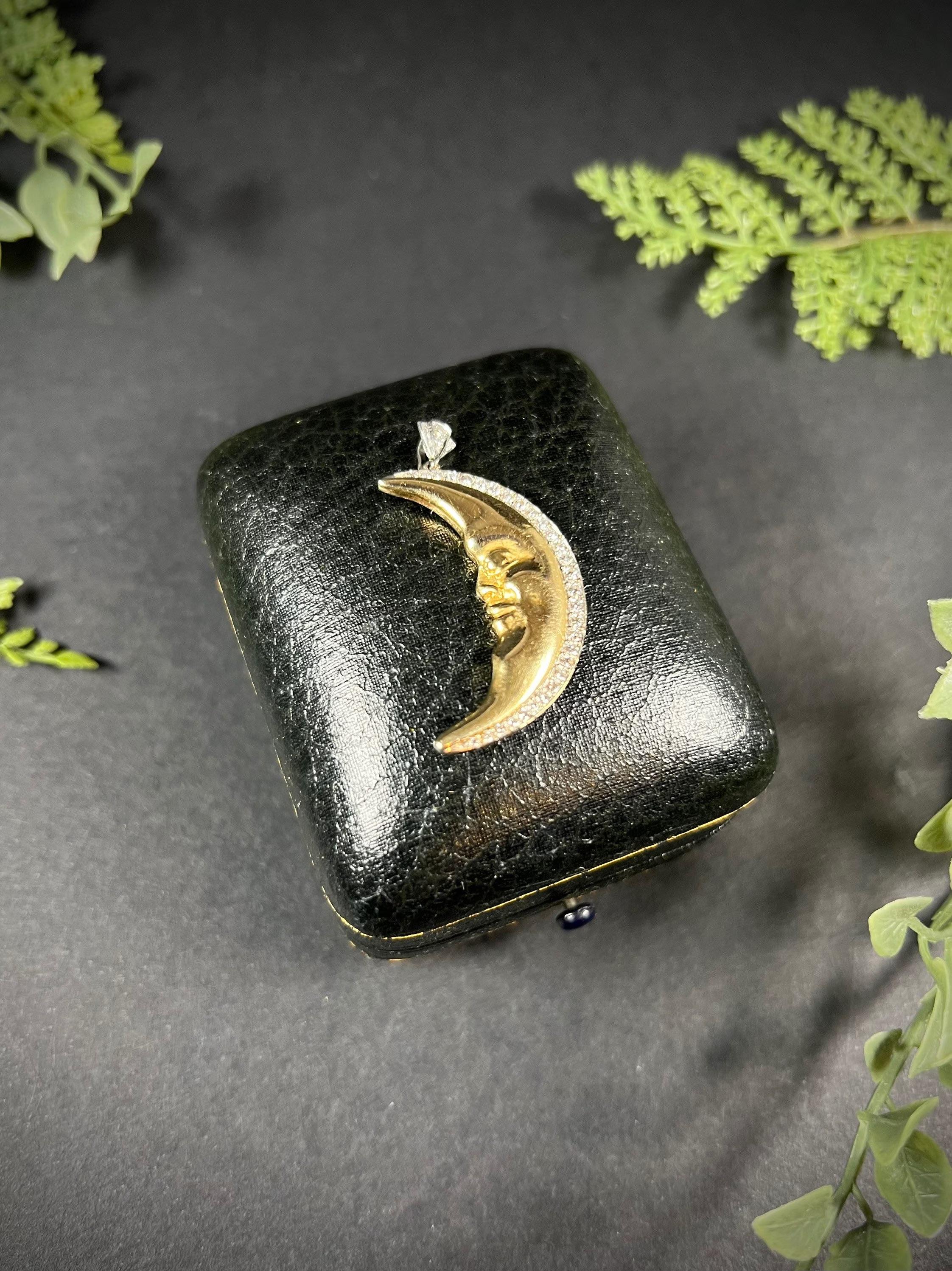 Vintage 18ct Gold Contemporary Diamond Moon Pendant For Sale 1