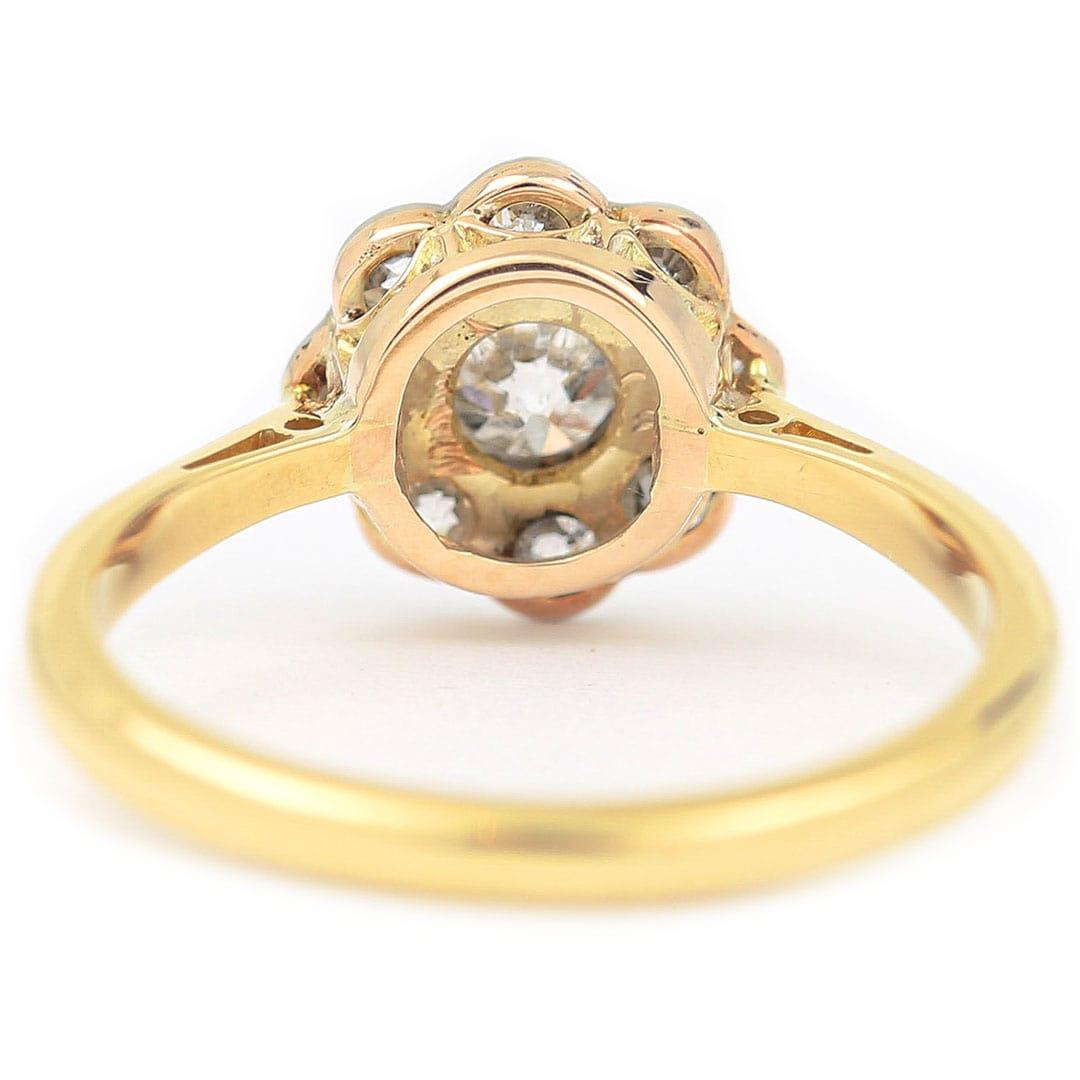 Vintage 18ct Gold Old Cut Diamond Daisy Cluster Ring In Good Condition In Lancashire, Oldham