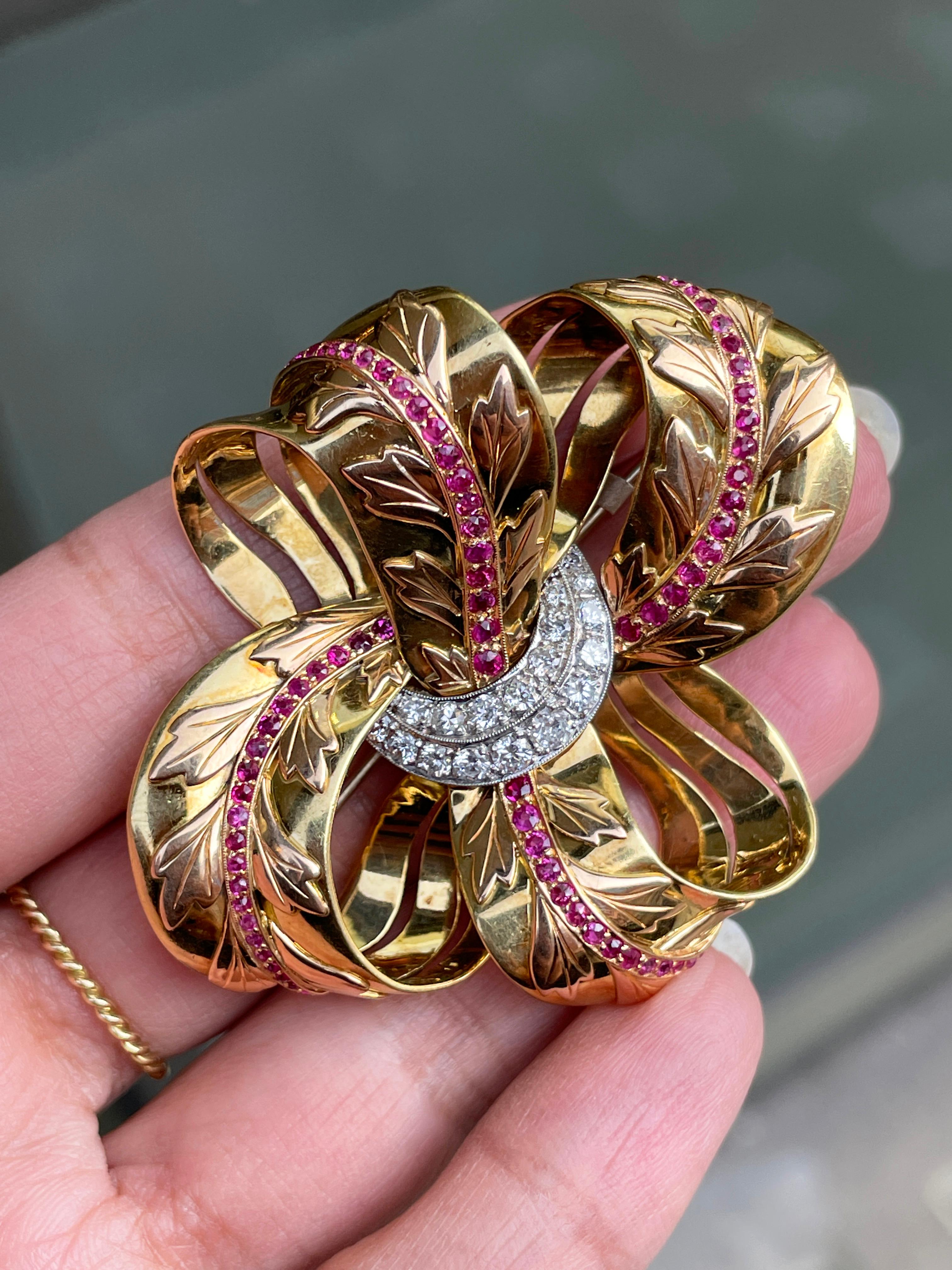 Vintage 18ct Gold Diamond and Ruby Floral Ribbon Brooch, Circa 1950's In Good Condition For Sale In London, GB