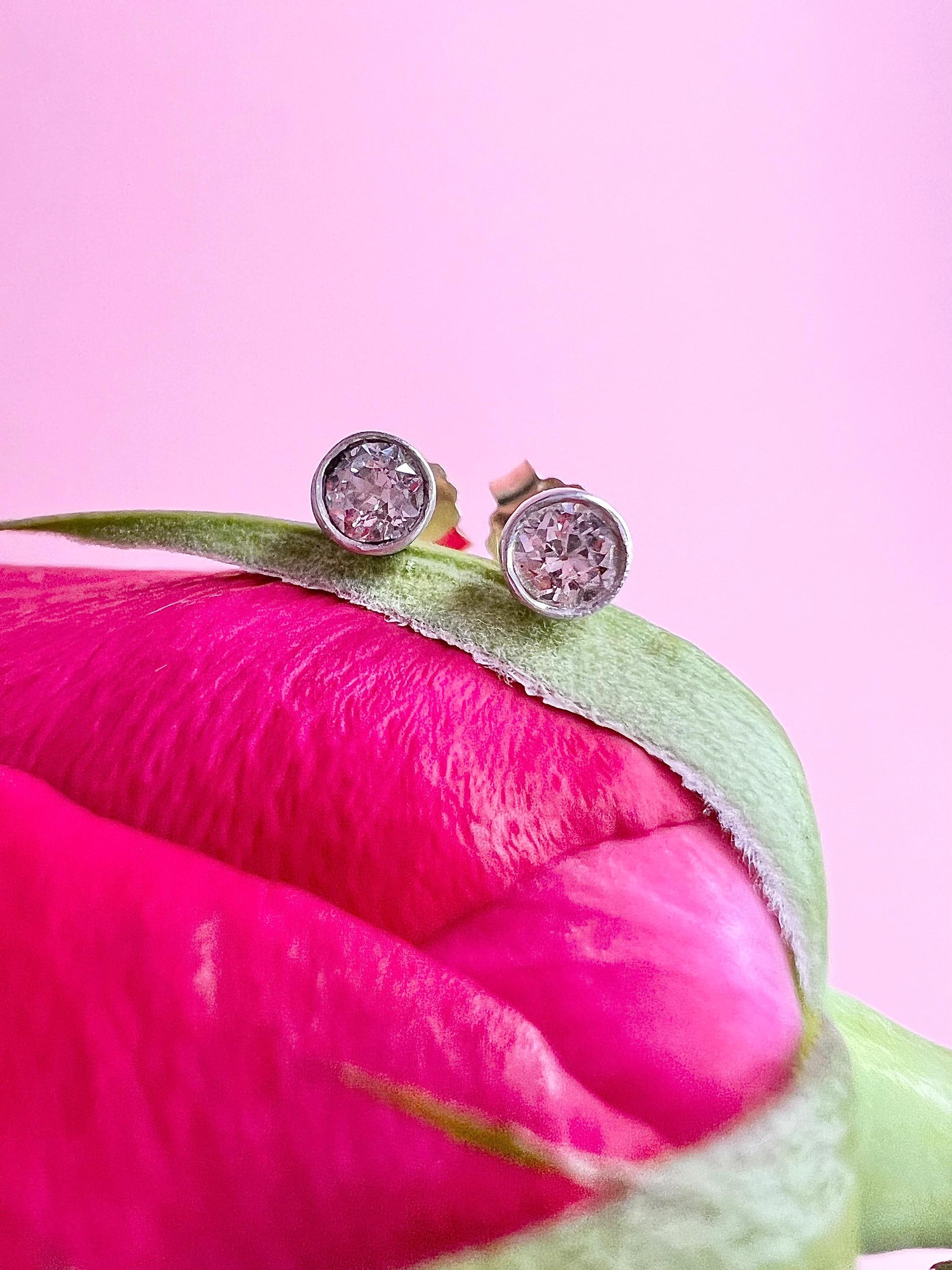 Vintage 18ct Gold Diamond Stud Earrings For Sale 4