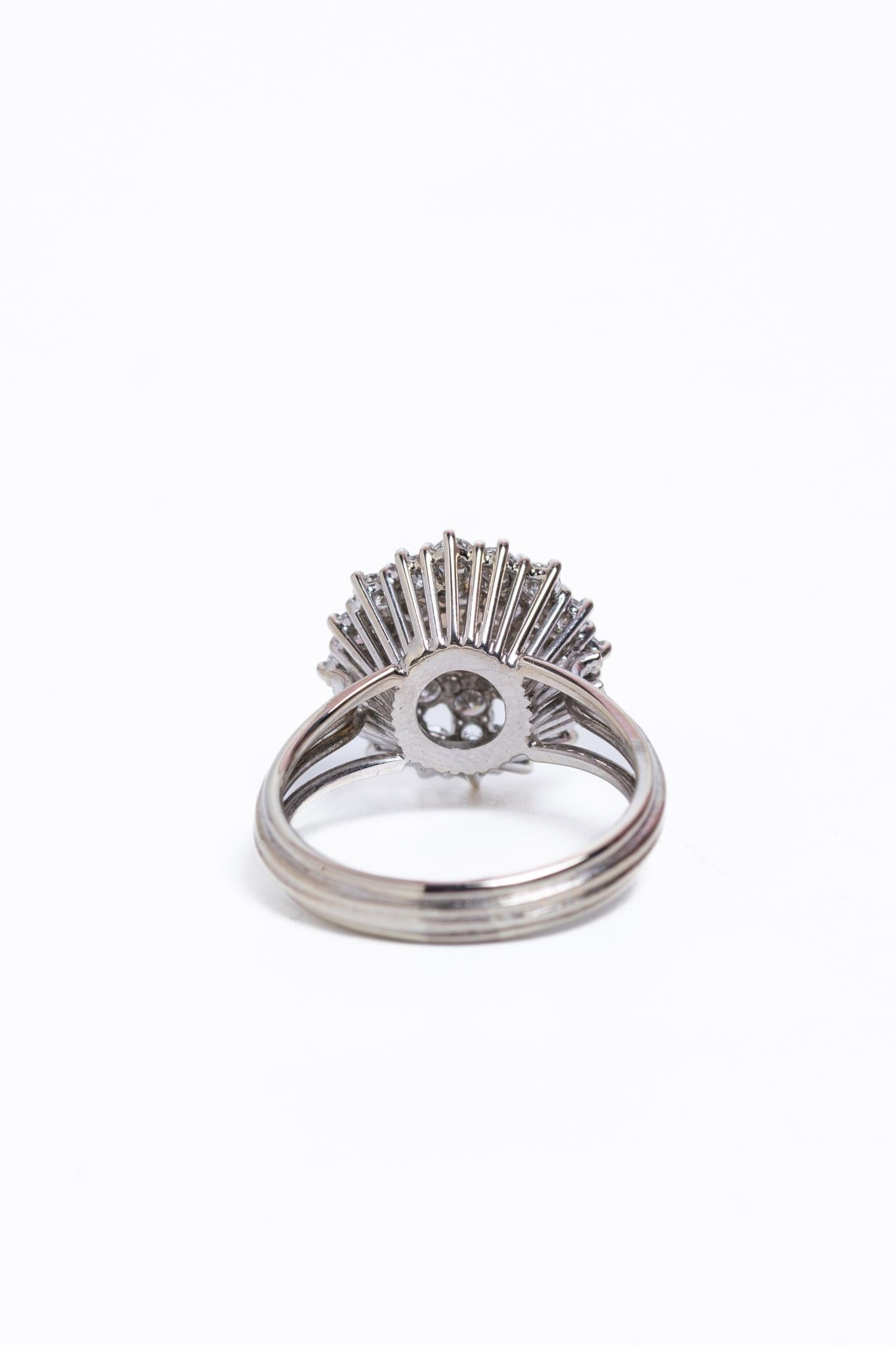 Bague vintage en or 18ct à trois rangs de diamants Pour femmes en vente