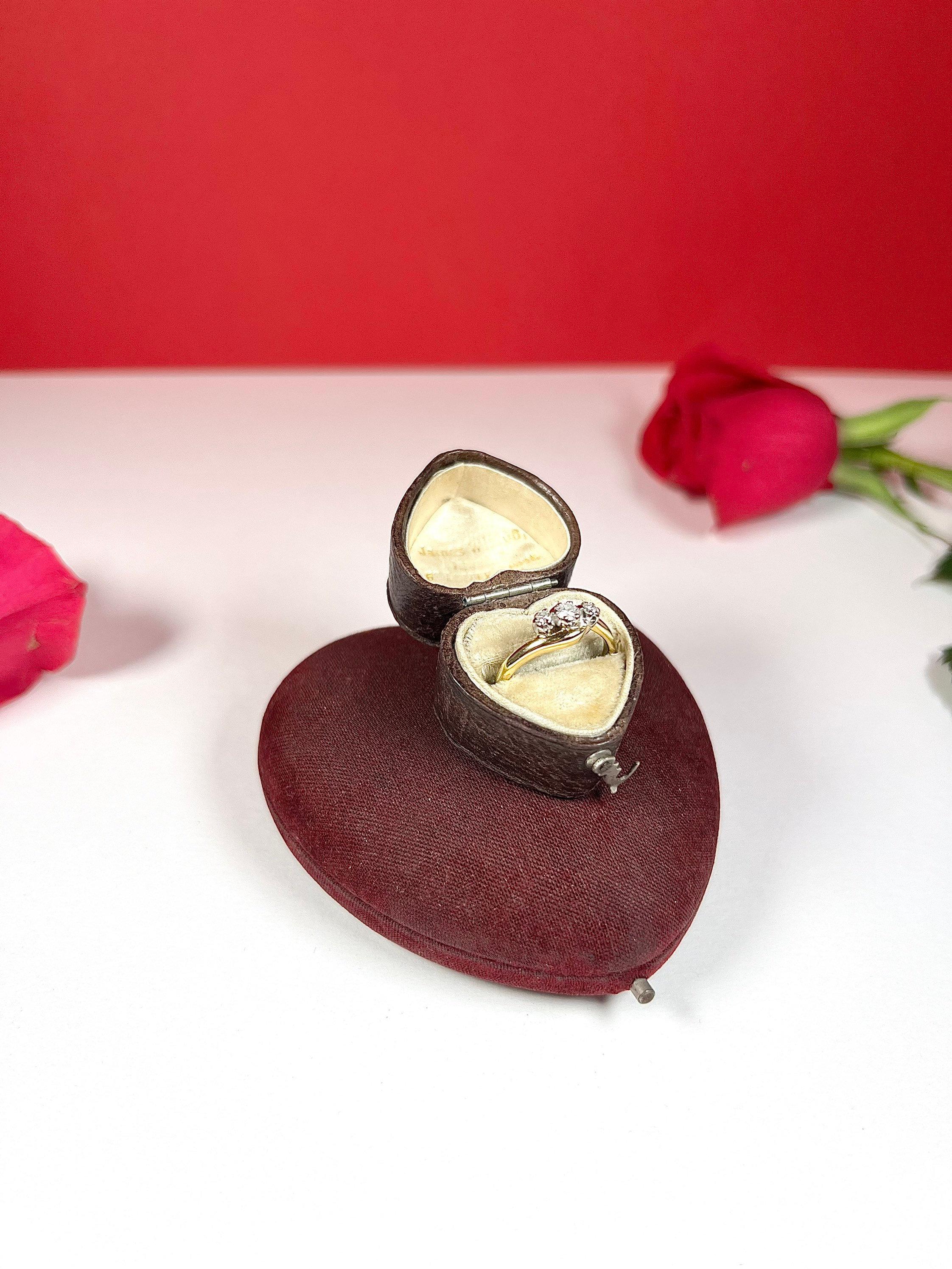 18 Karat Gold Diamant Trilogy Crossover-Ring, Vintage für Damen oder Herren im Angebot