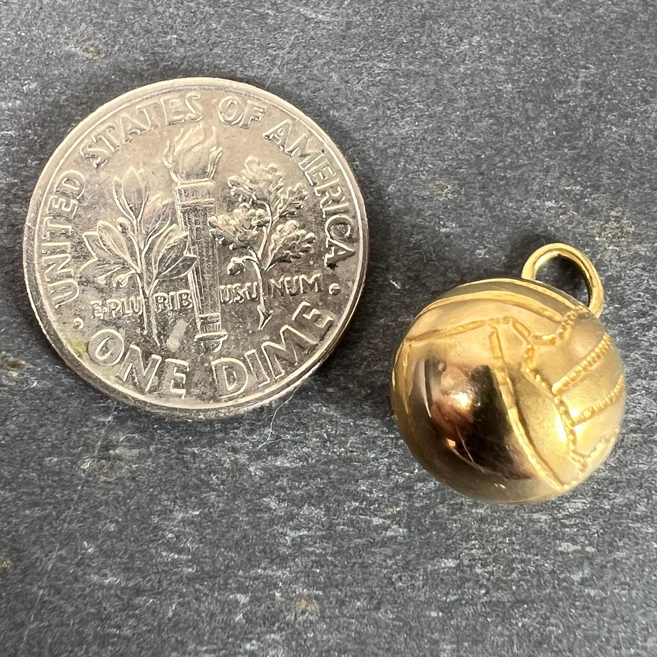 Vintage 18ct Gold Football Soccer Ball Charm Pendant en vente 6