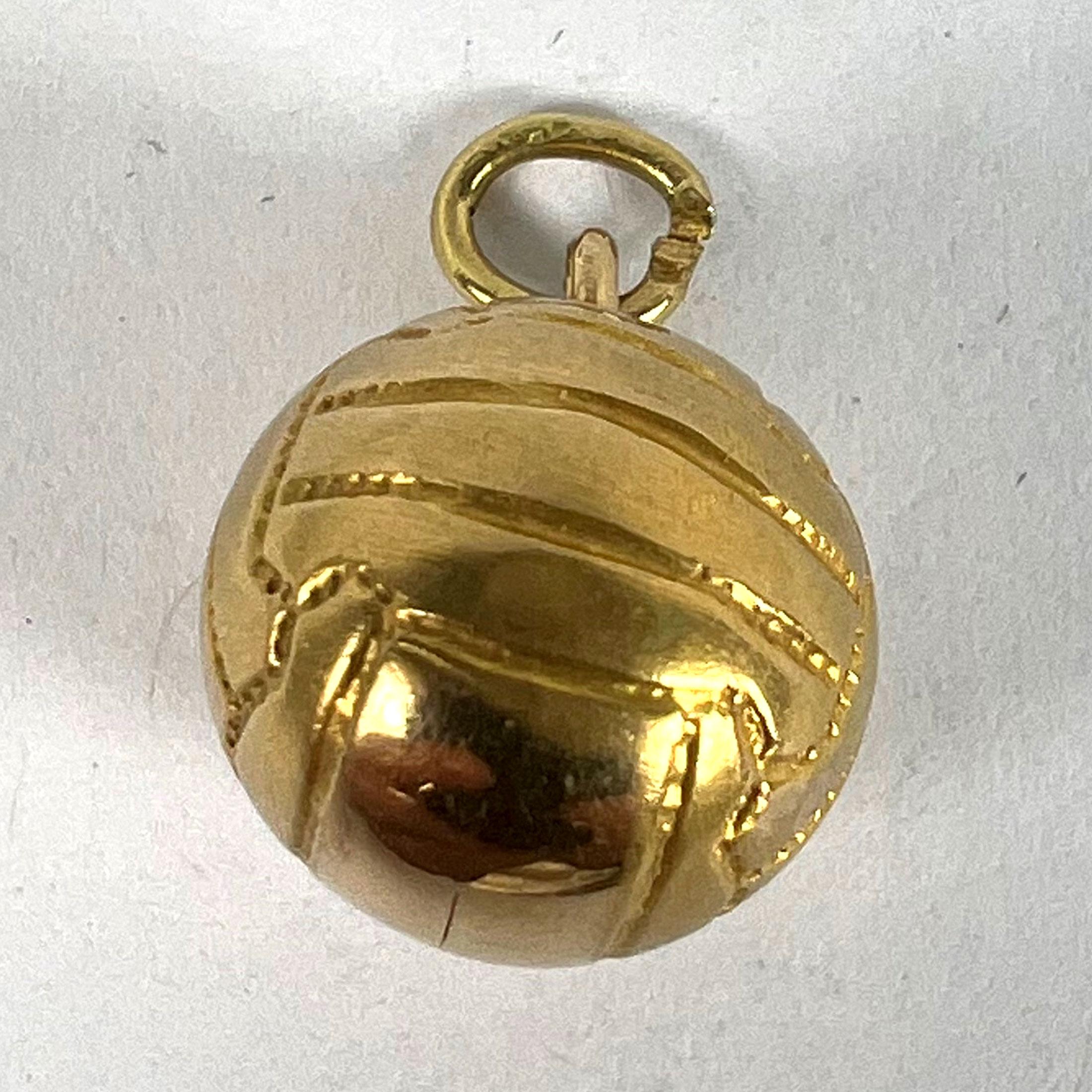 Vintage 18ct Gold Football Soccer Ball Charm Pendant en vente 7
