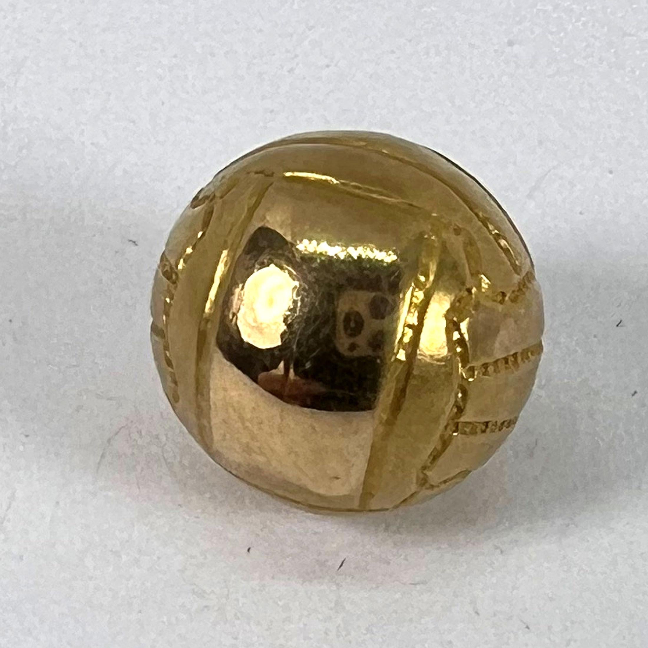 Vintage 18ct Gold Football Soccer Ball Charm Pendant en vente 9
