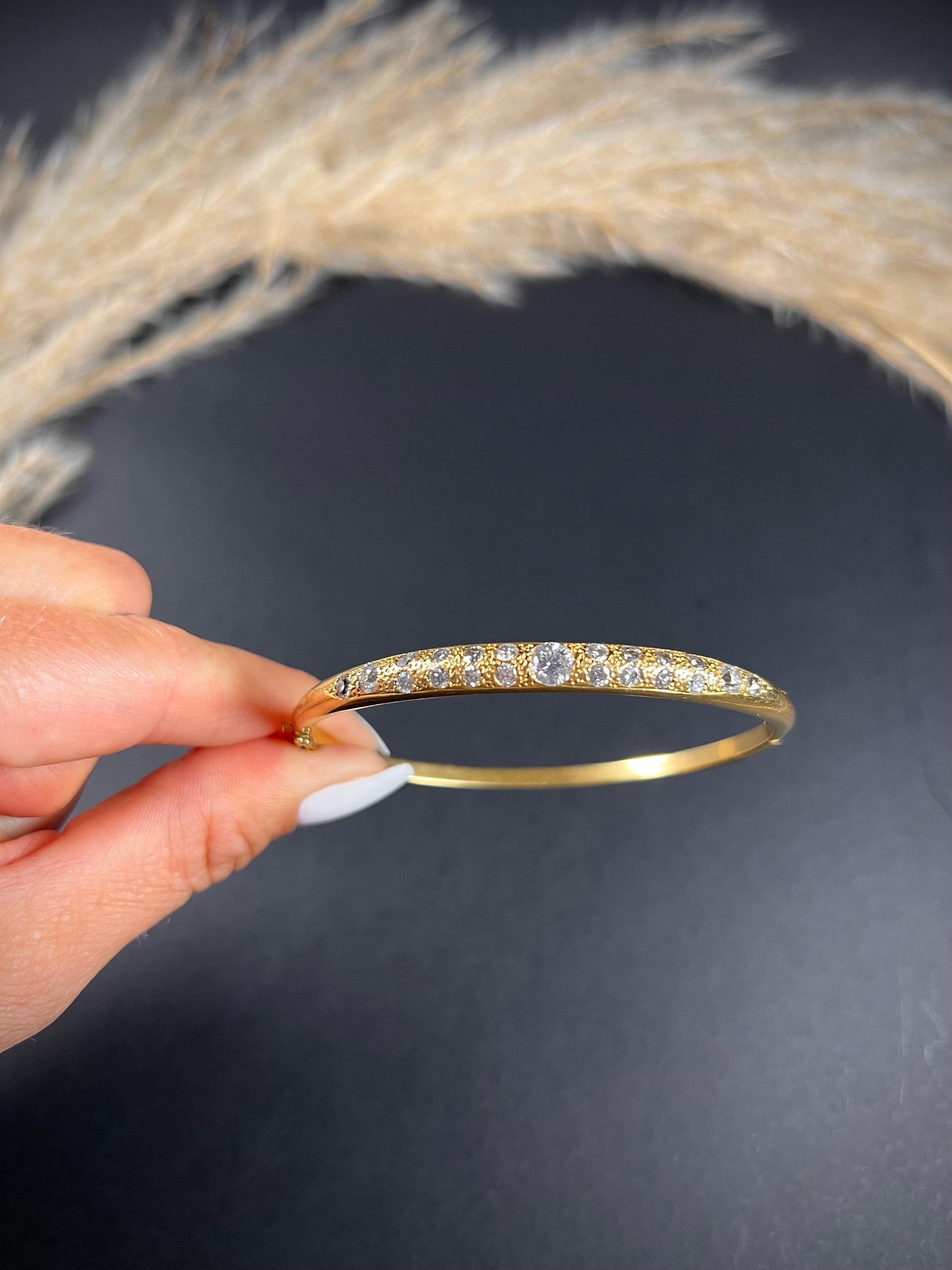 Bracelet jonc français vintage en or 18 carats et diamants en vente 5