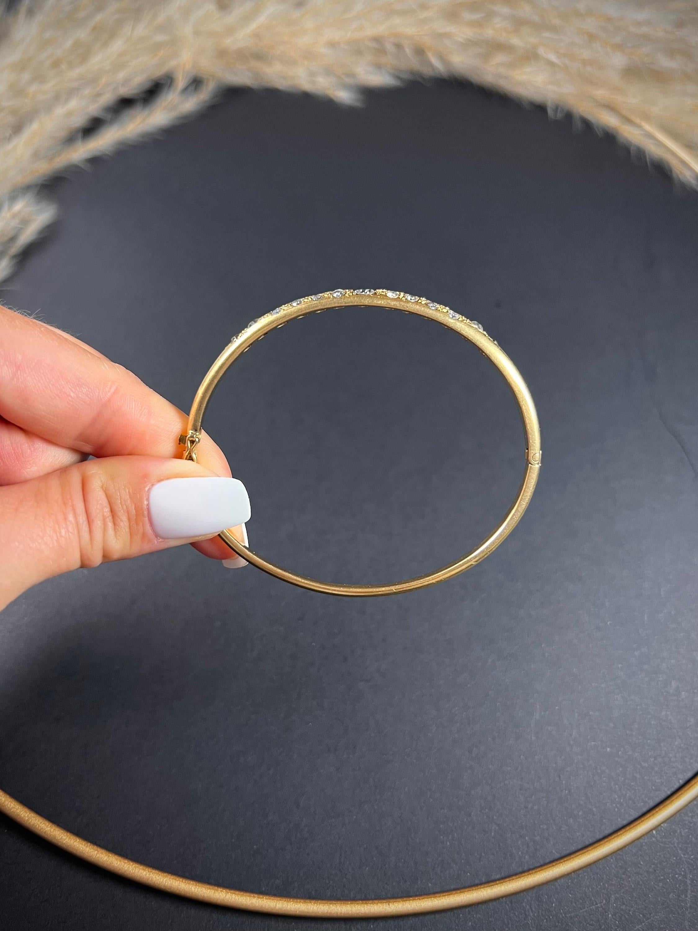 Taille brillant Bracelet jonc français vintage en or 18 carats et diamants en vente