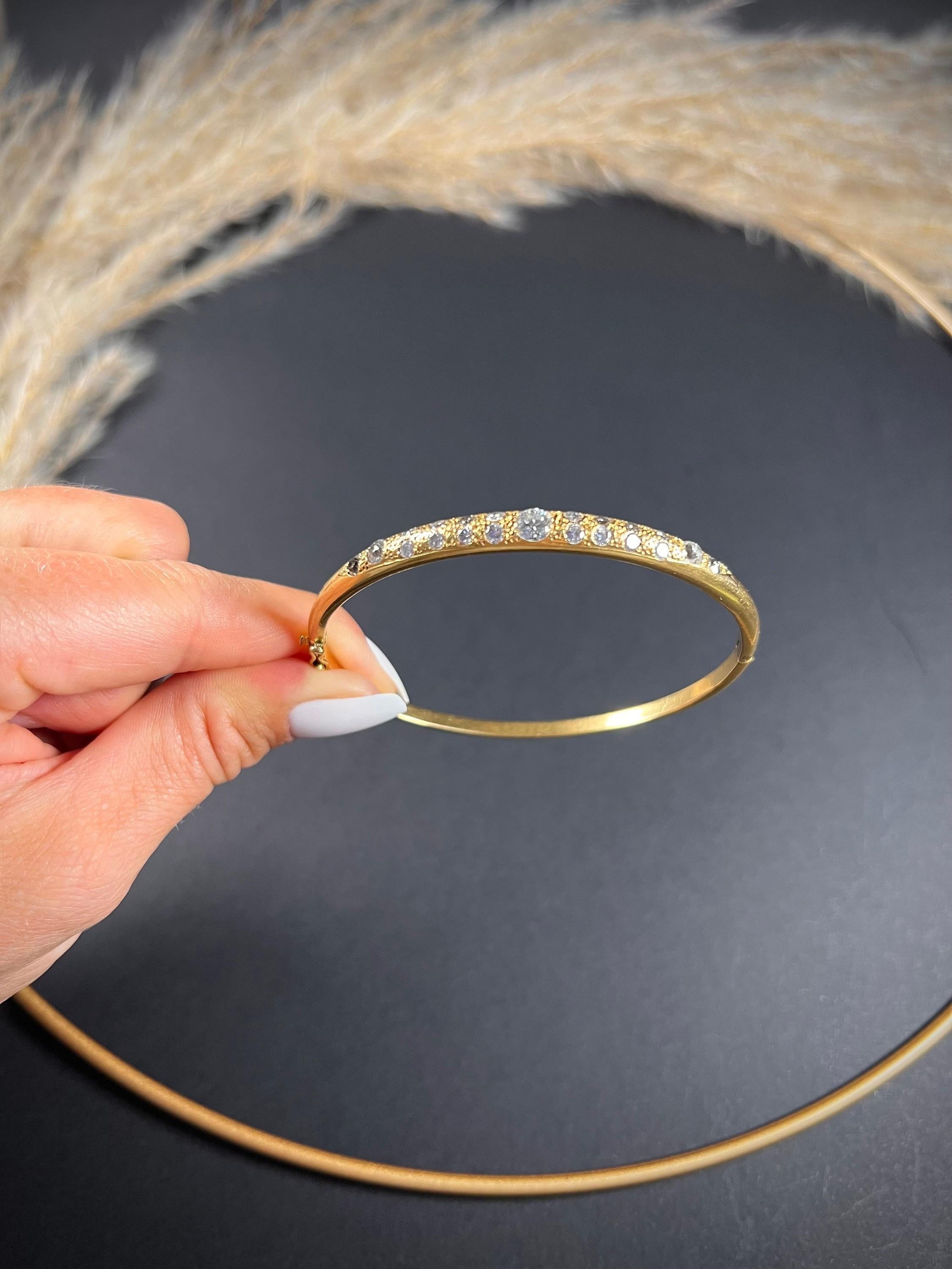 Bracelet jonc français vintage en or 18 carats et diamants en vente 4