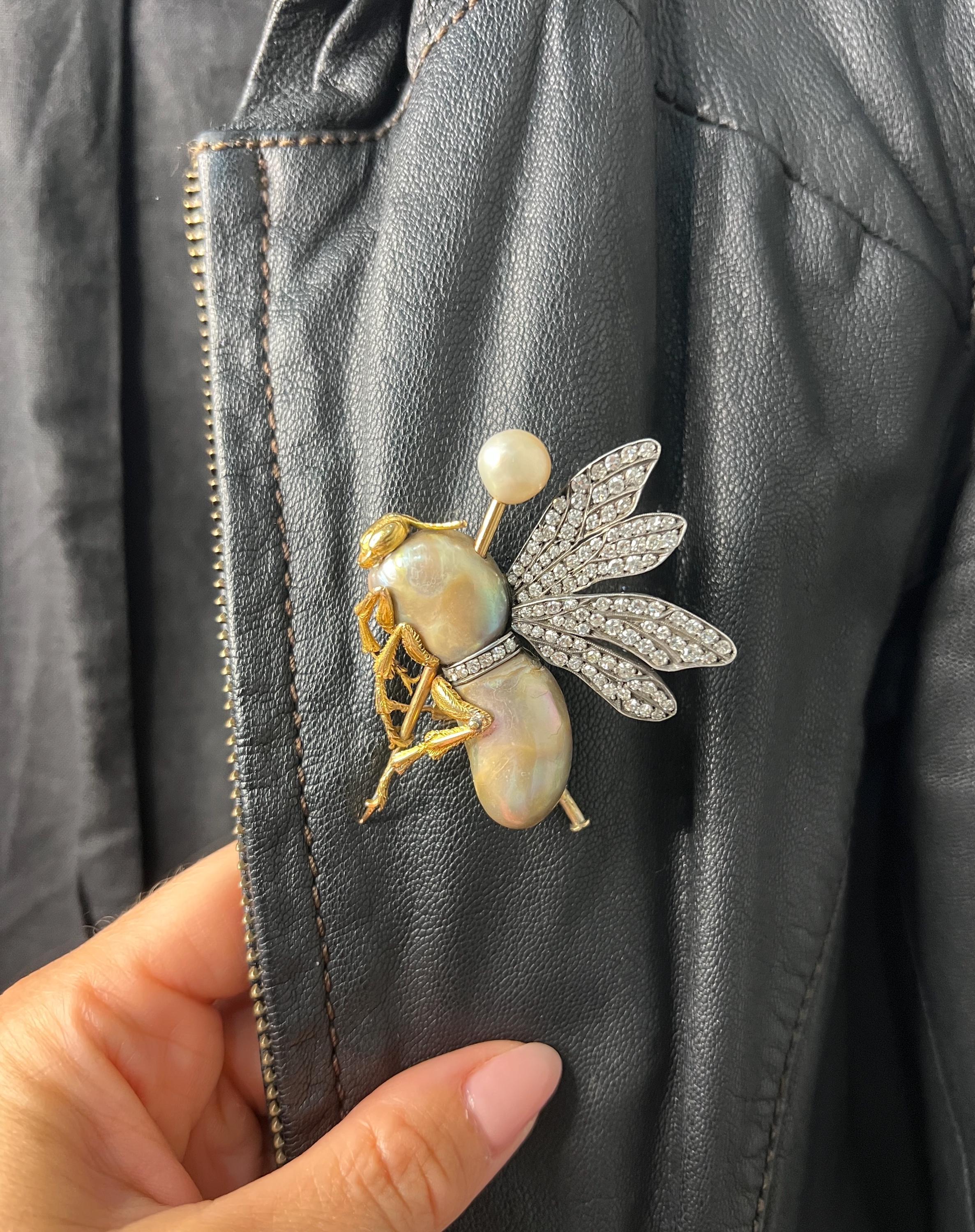 Broche en or 18ct et argent, poinçonnée en France, des années 1930, ornée de diamants et de perles d'haliotide. Bon état - En vente à Brighton, GB
