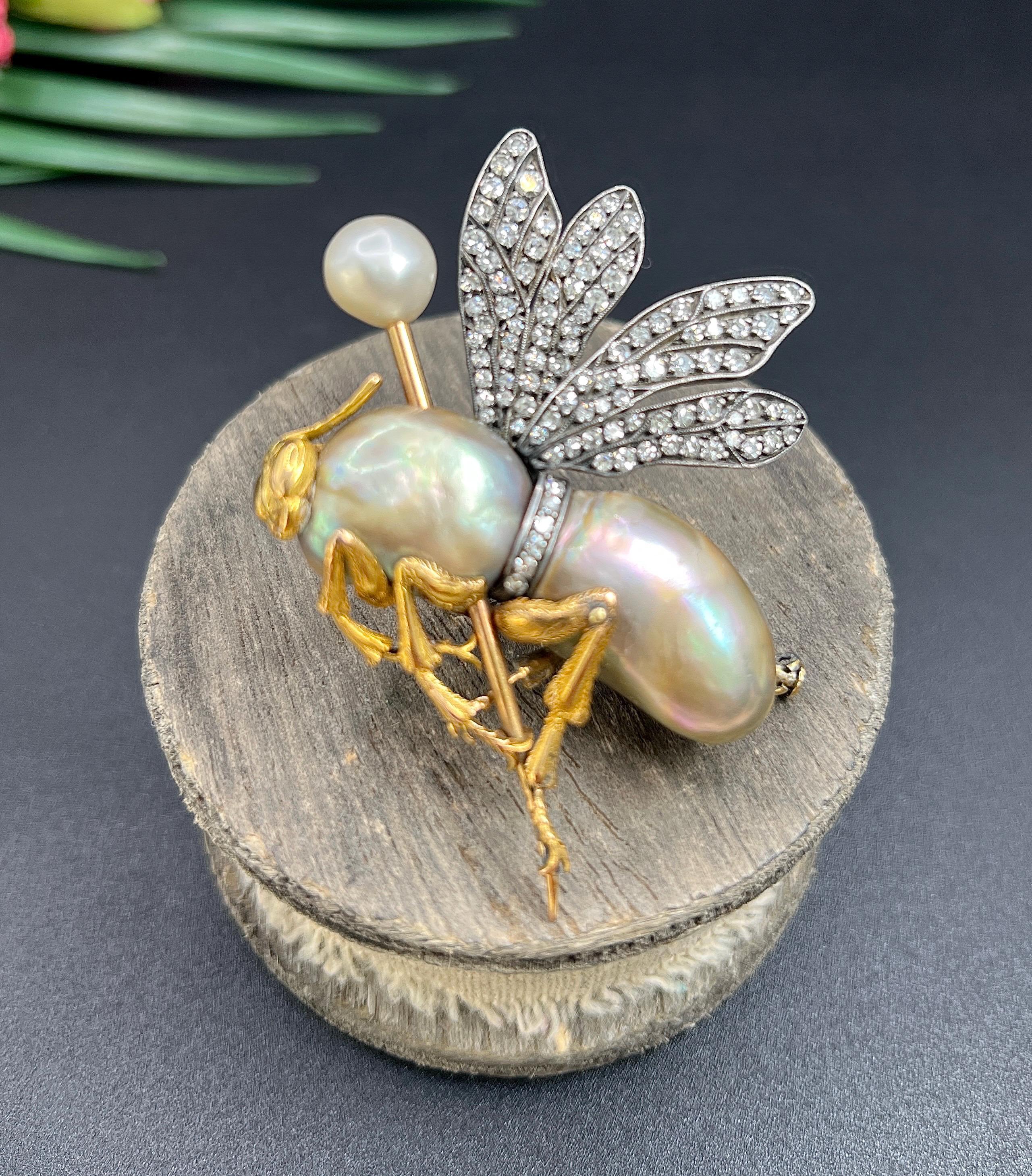 Broche en or 18ct et argent, poinçonnée en France, des années 1930, ornée de diamants et de perles d'haliotide. en vente 3