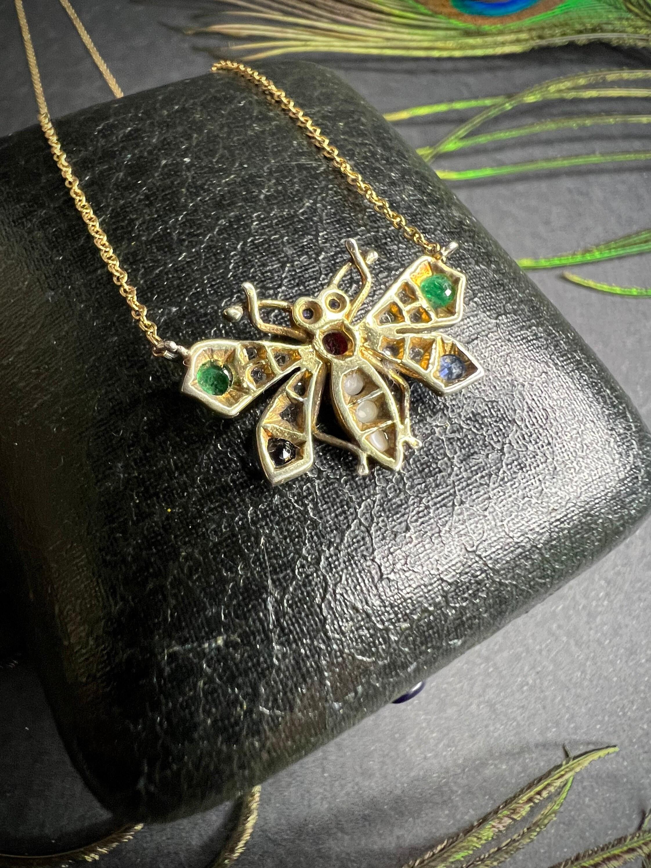 Vintage 18ct Gold Gemstone Butterfly Necklace In Good Condition For Sale In Brighton, GB