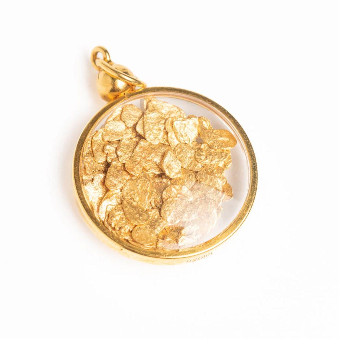 Vintage 18 Ct Gold Glass Pendant with Natural Gold Flakes In Excellent Condition In Portland, GB