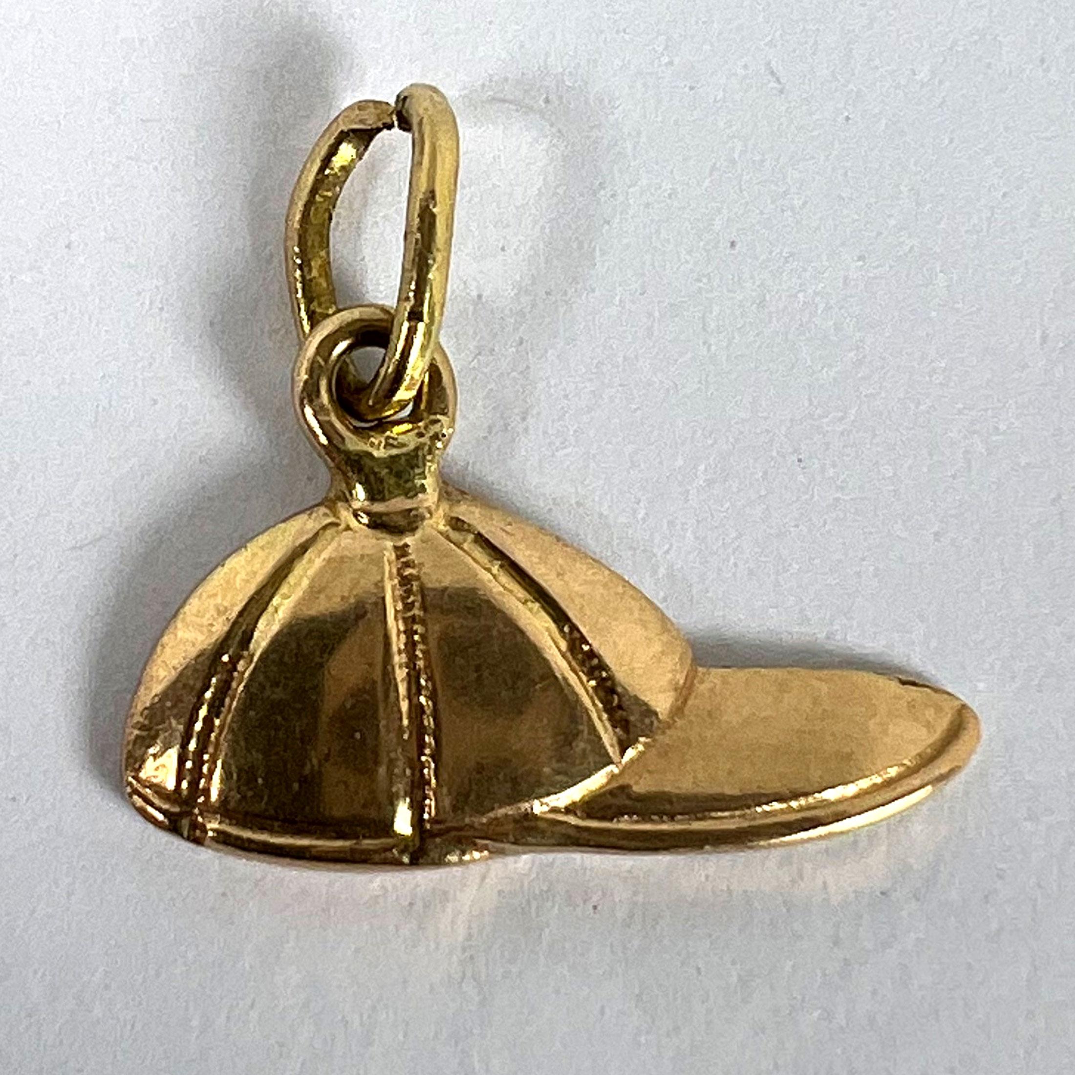 Vintage 18ct Gold Horse Jockey Racing Cap Charm Pendant en vente 7