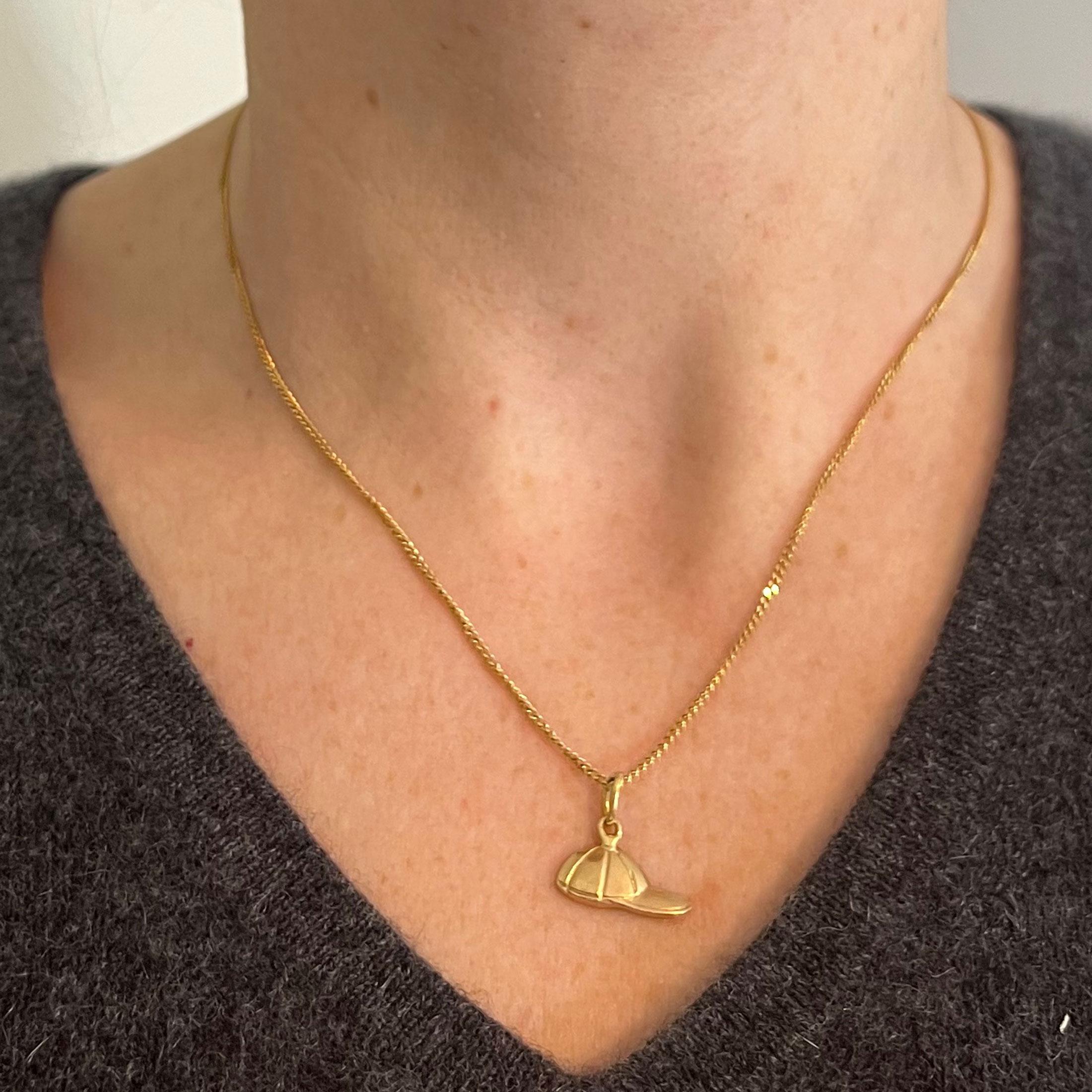 Vintage 18ct Gold Horse Jockey Racing Cap Charm Pendant Unisexe en vente