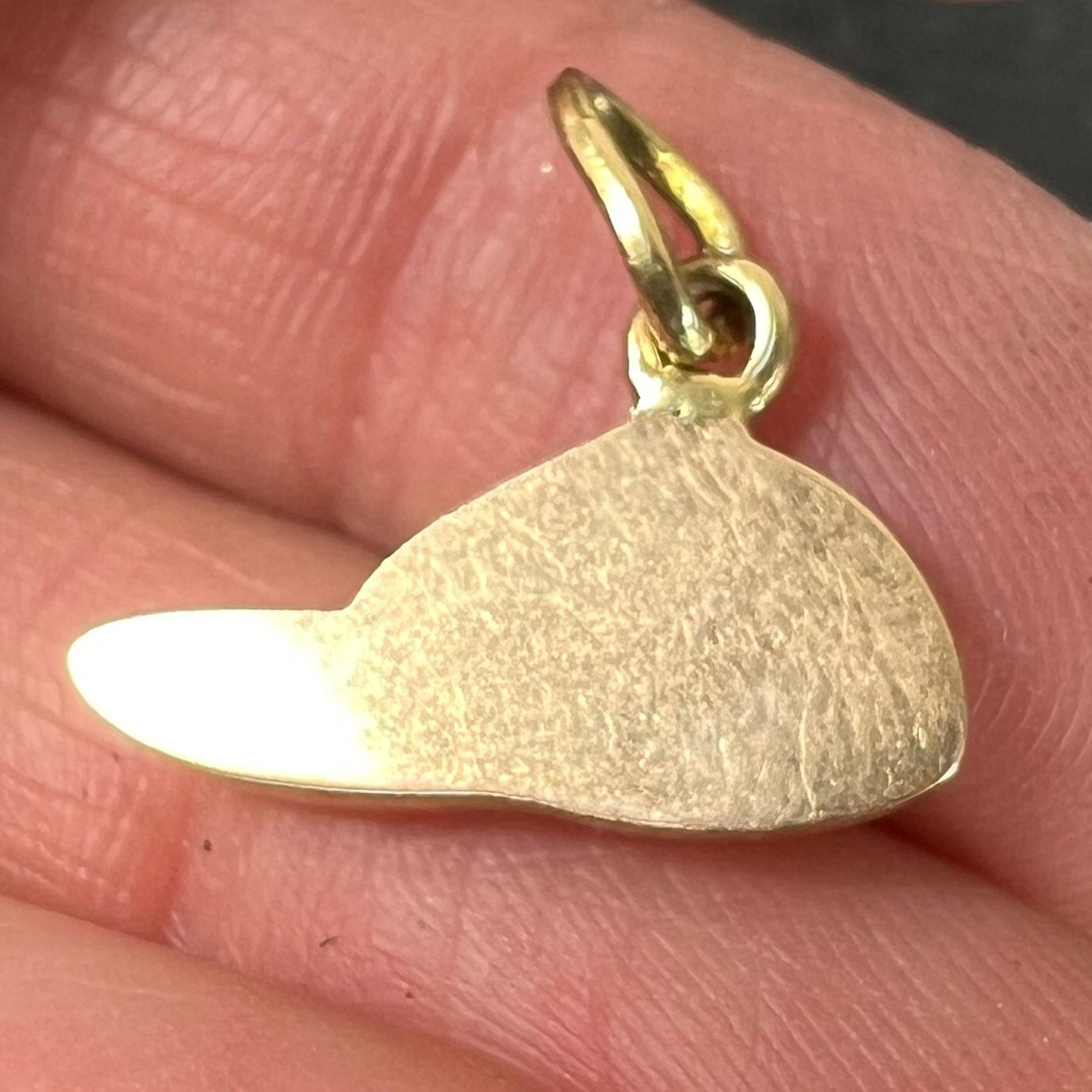 Vintage 18ct Gold Horse Jockey Racing Cap Charm Pendant en vente 4