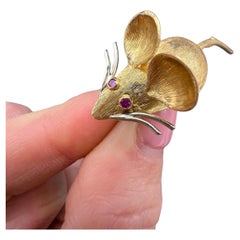 Vintage 18ct Gold Italy Stamped, 1960s Ruby Mouse Brooch Vintage 18ct Gold Italy Stamped, 1960s Ruby Mouse Brooch