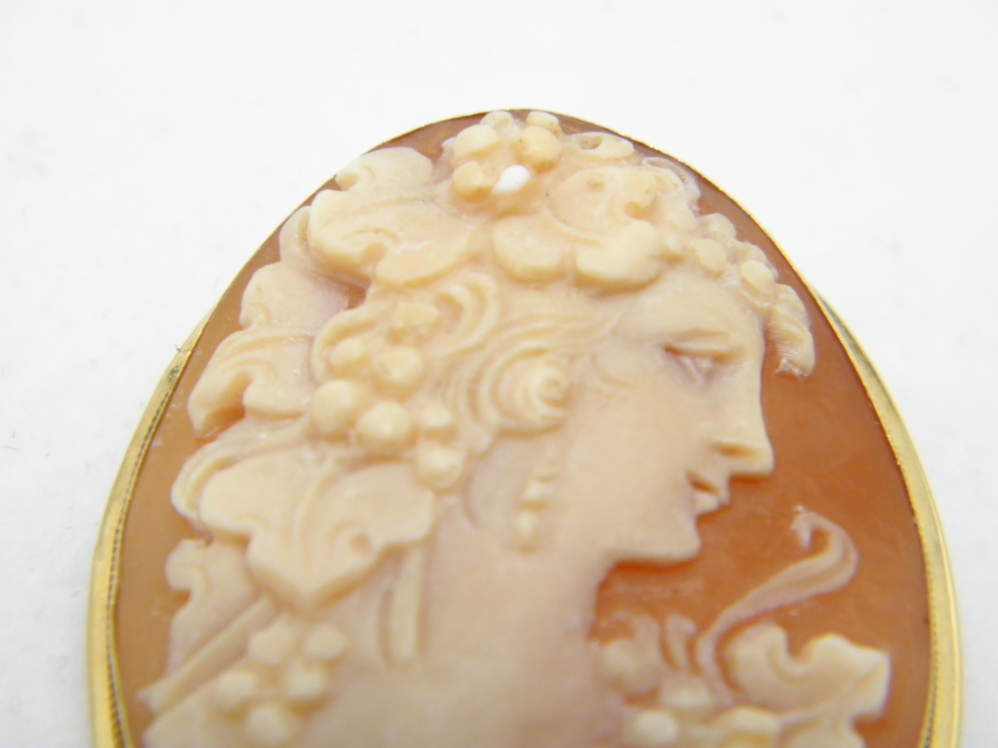 Vintage 18ct Gold Large Shell Cameo Brooch Pin c1970s Heavy 7.9g 750 Purity In Good Condition For Sale In Camelford, GB