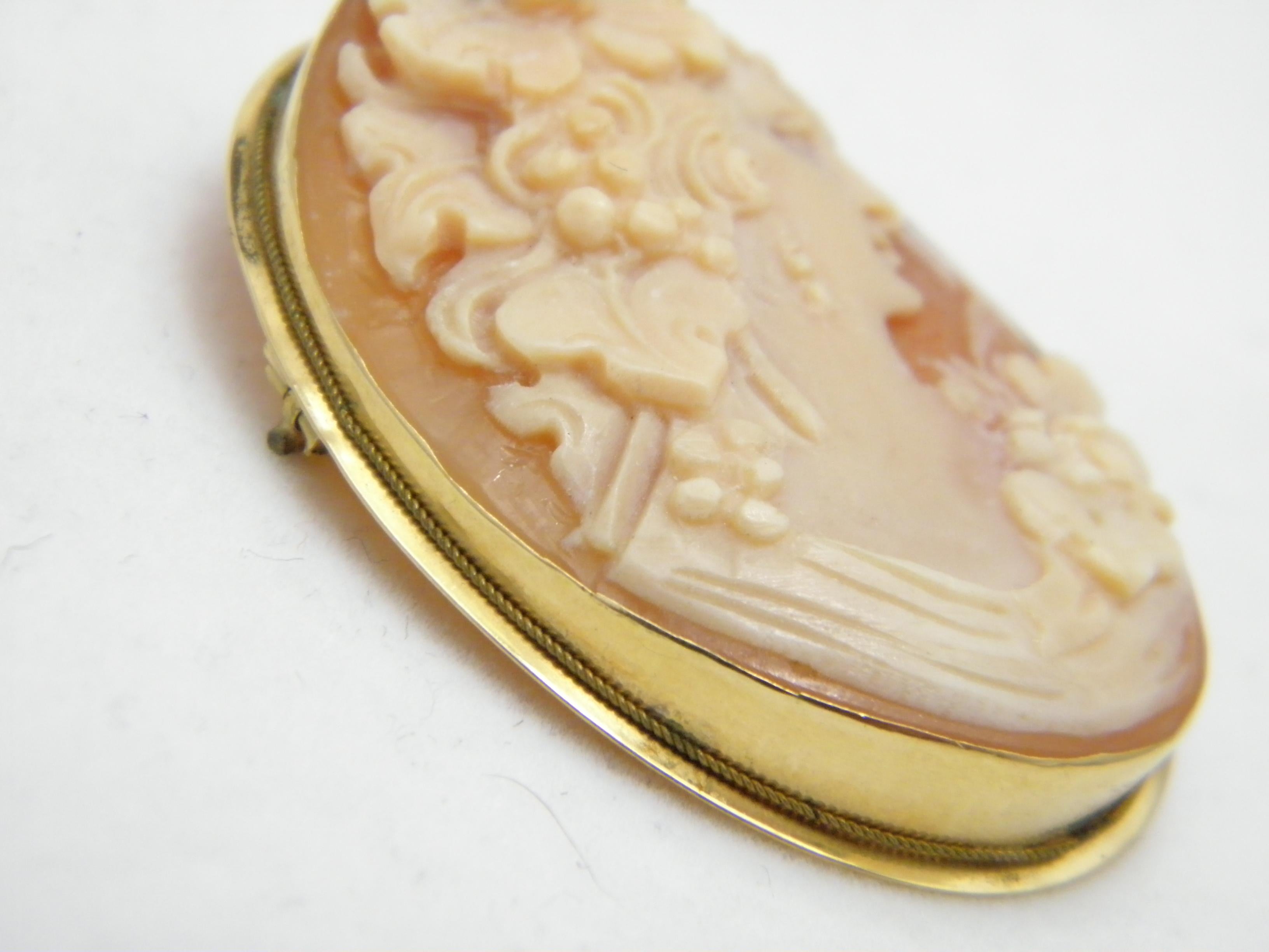 Vintage 18ct Gold Large Shell Cameo Brooch Pin c1970s Heavy 7.9g 750 Purity For Sale 1