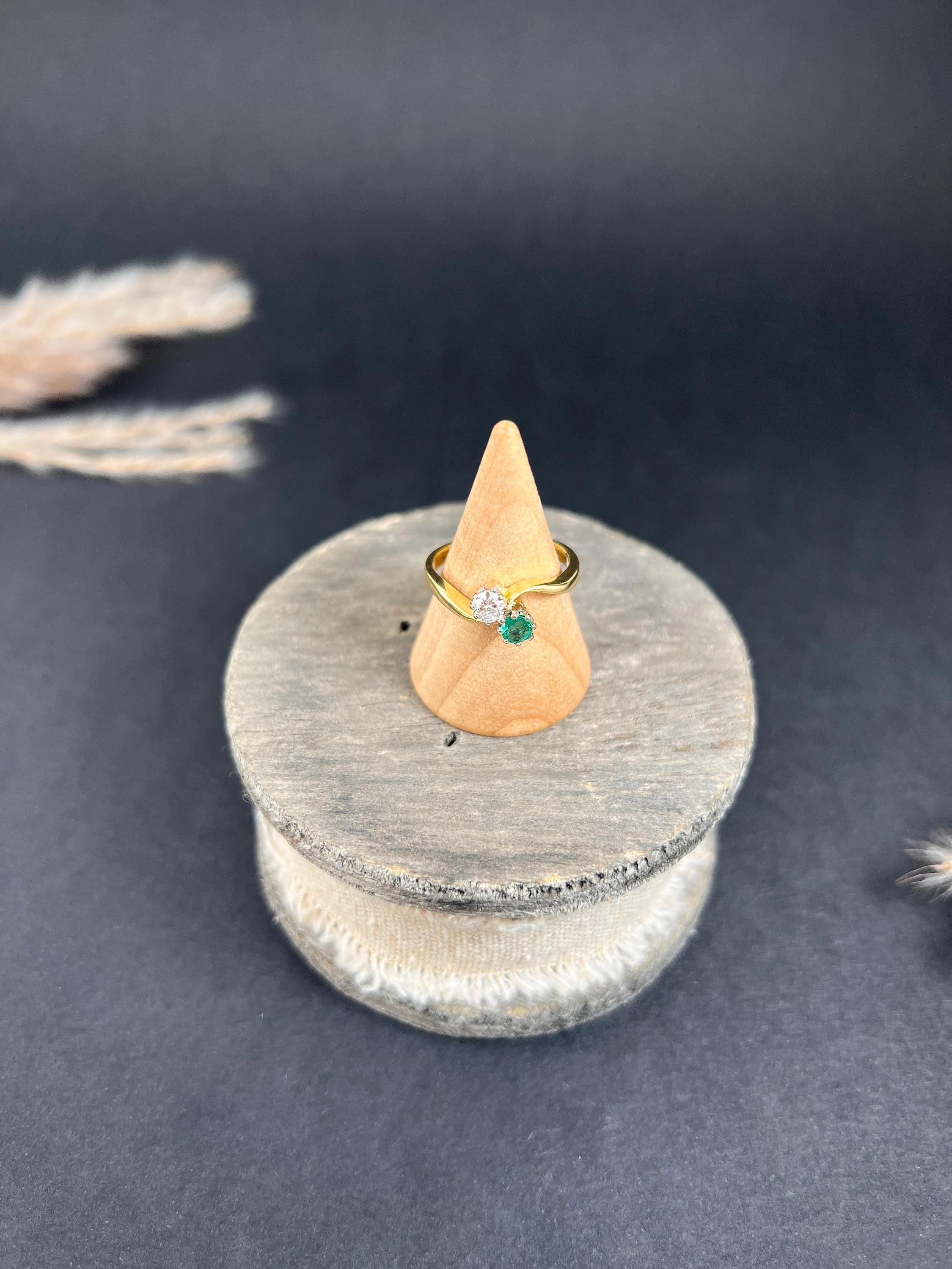 Vintage 18ct Gold Natural Emerald & Diamond Crossover Ring Marked London 1979 1