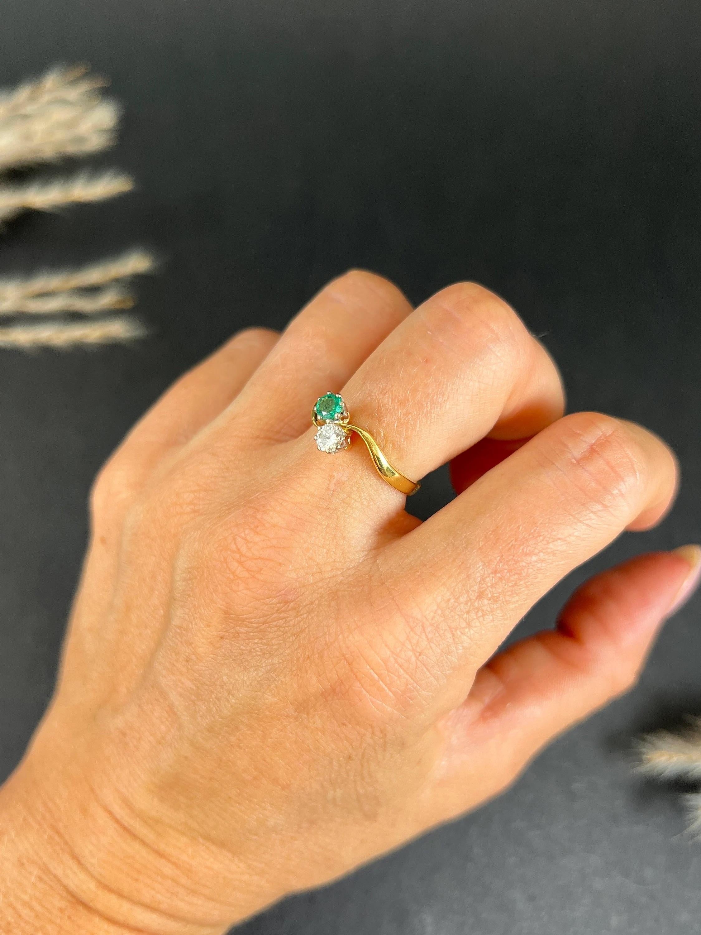 Vintage 18ct Gold Natural Emerald & Diamond Crossover Ring Marked London 1979 4