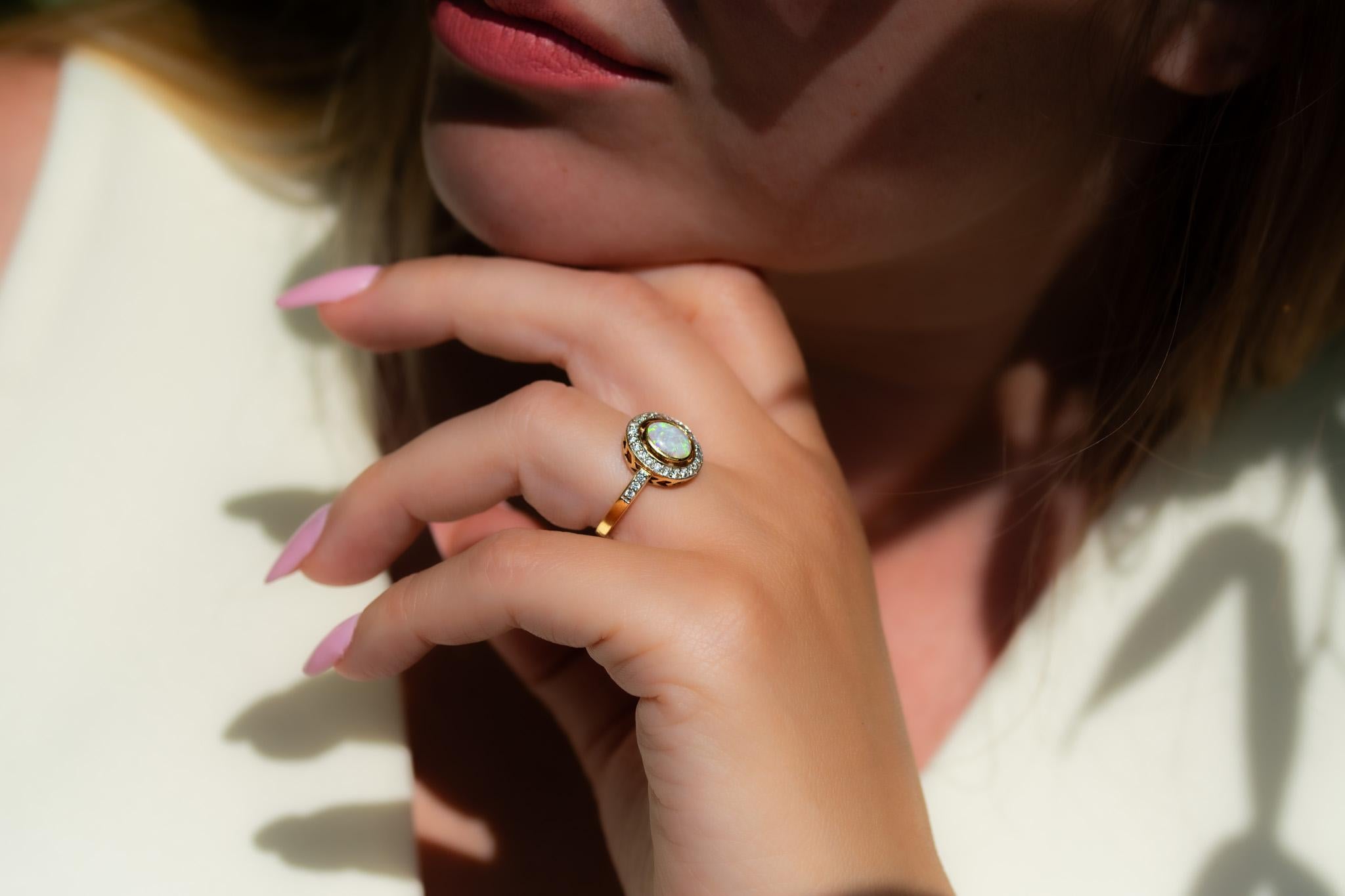 Vintage 18ct Gold Opal and Diamond Cluster Ring In Excellent Condition For Sale In Portland, England