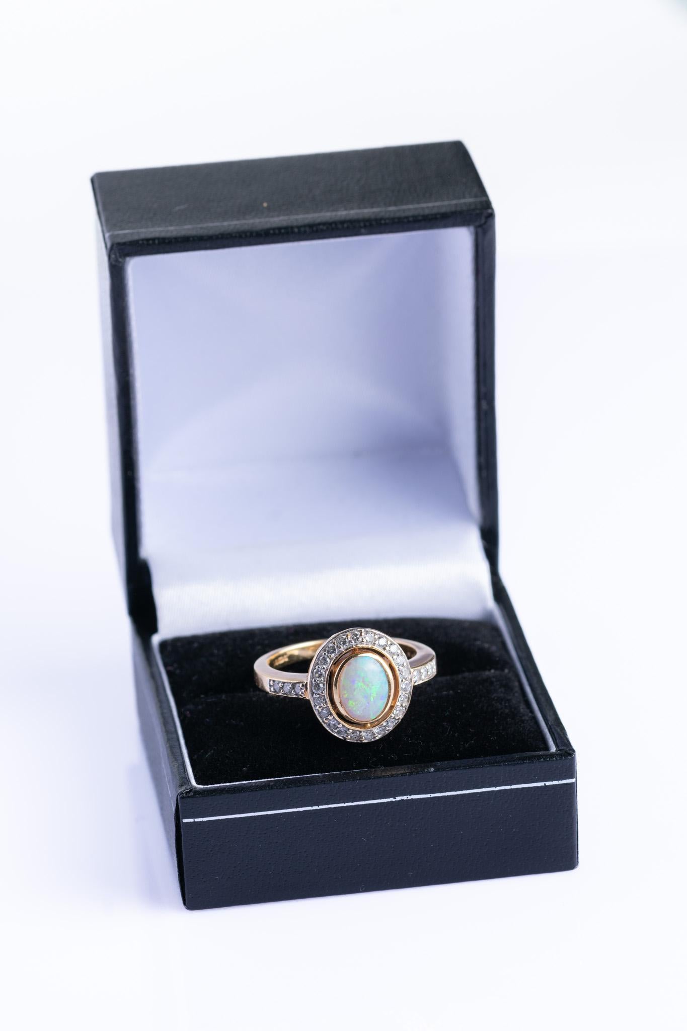 Vintage 18ct Gold Opal and Diamond Cluster Ring For Sale 3
