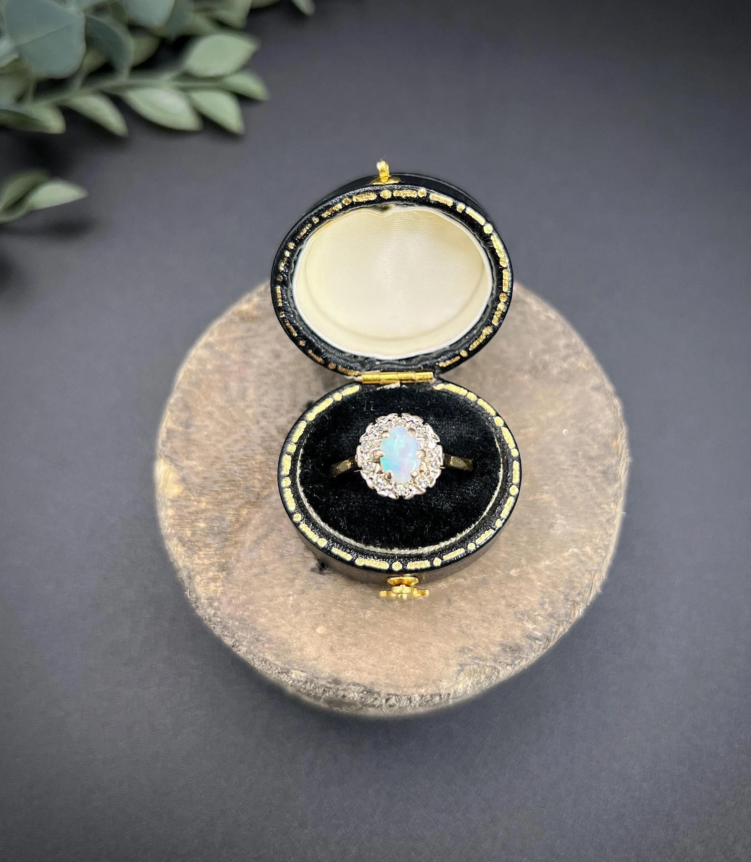 Vintage 18ct Gold, Opal & Diamond Round Cluster Ring, Hallmarked London 1970 In Good Condition For Sale In Brighton, GB