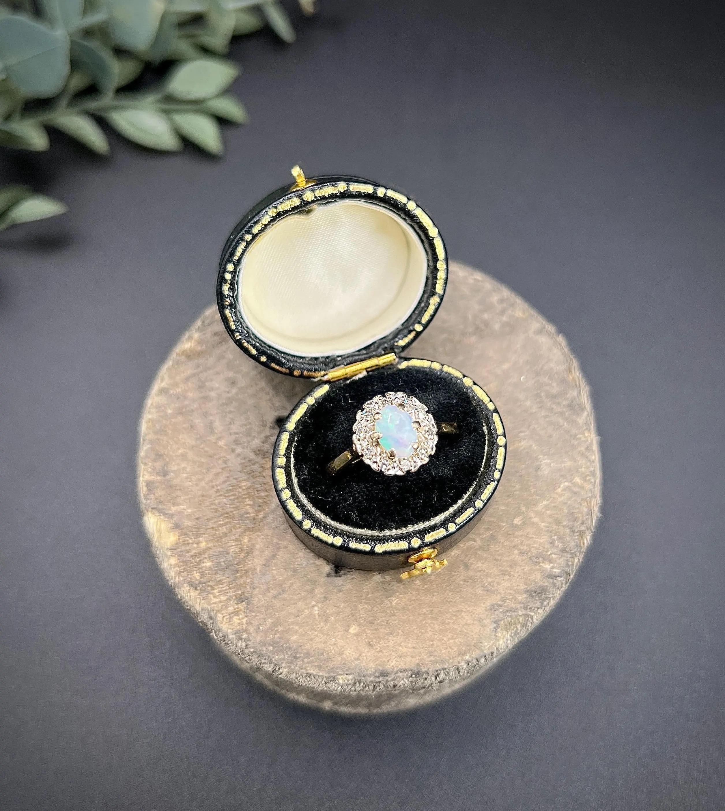 Vintage 18ct Gold, Opal & Diamond Round Cluster Ring, Hallmarked London 1970 For Sale 1
