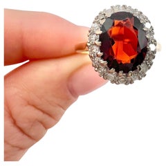 Bague vintage en or 18 carats, grenat ovale et grappe de diamants, poinçonnée 1963
