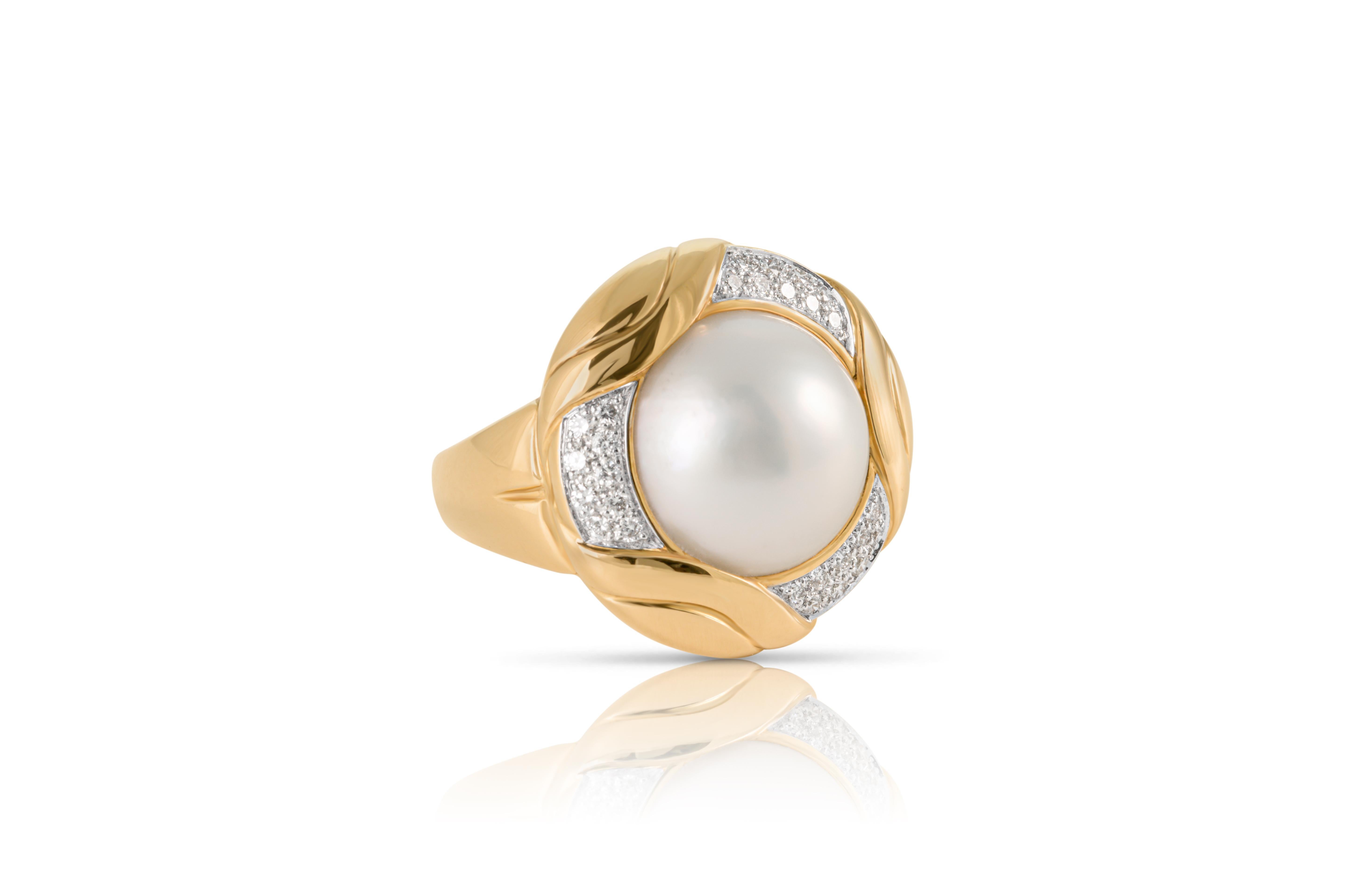 Contemporary Vintage 18ct Gold Pearl Ring With Mabé Pearl And Diamonds For Sale