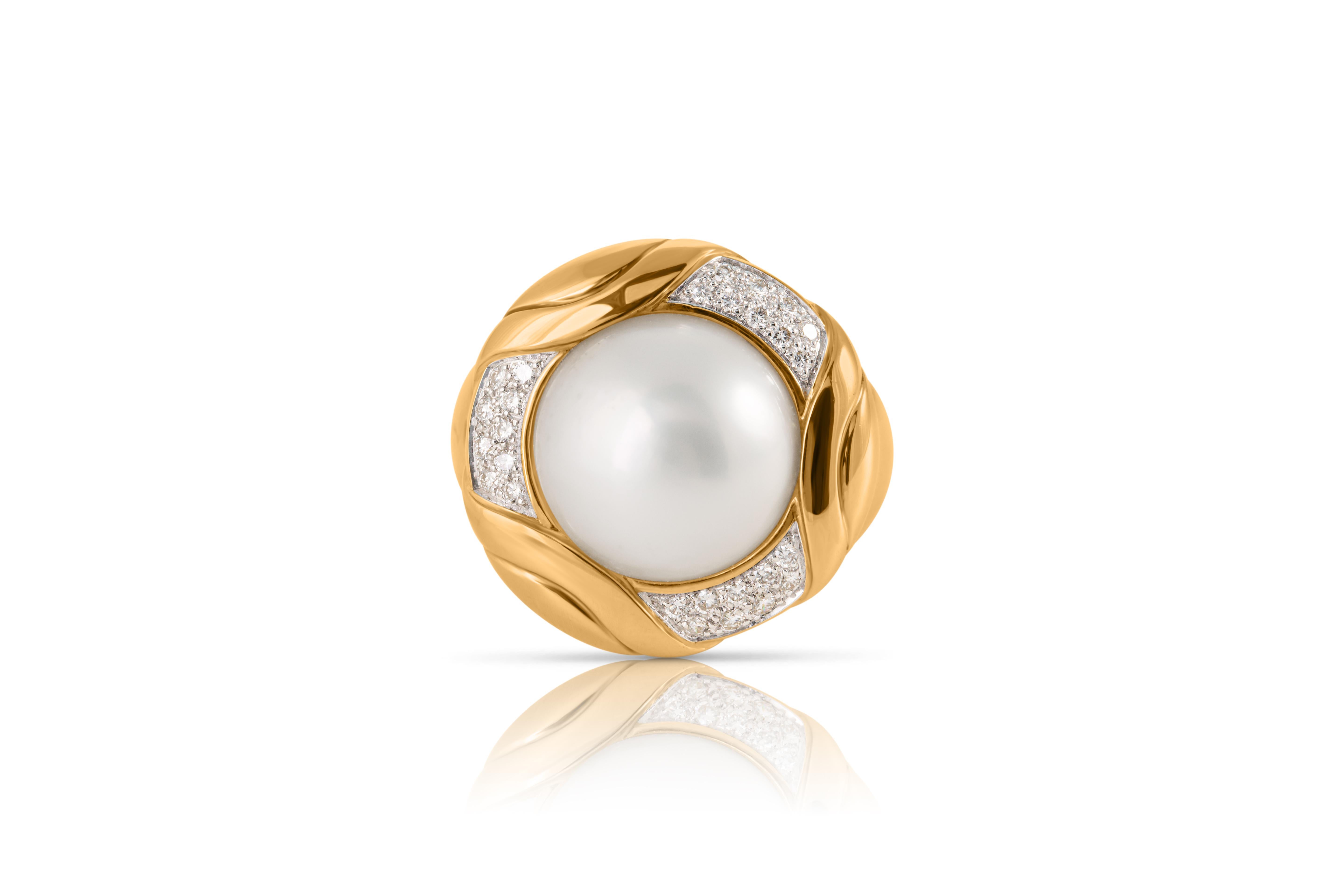 Vintage 18ct Gold Pearl Ring With Mabé Pearl And Diamonds For Sale 1