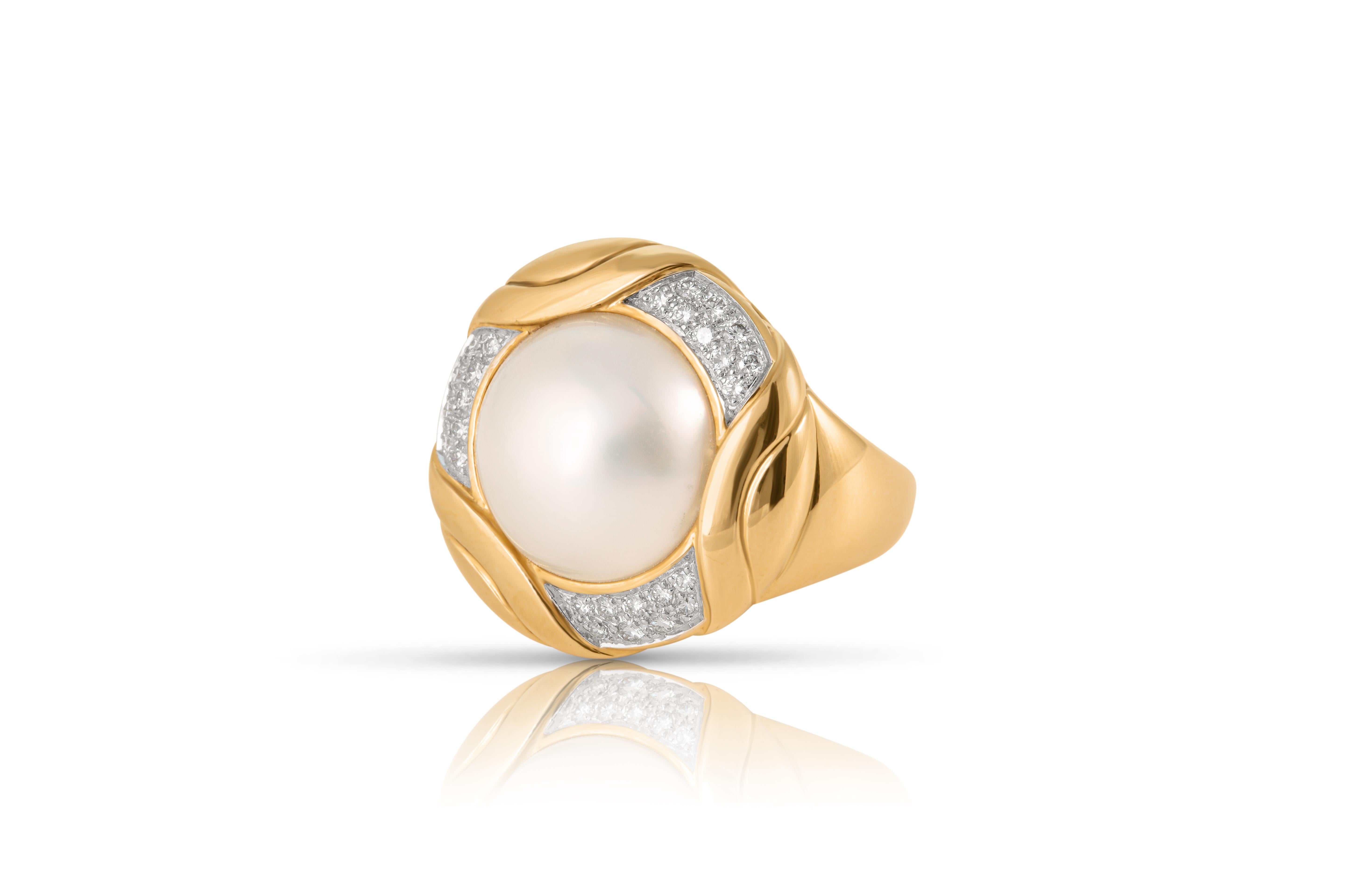 Vintage 18ct Gold Pearl Ring With Mabé Pearl And Diamonds For Sale 3