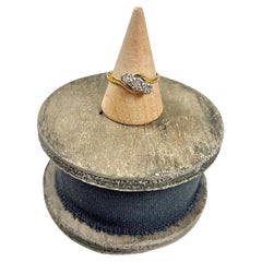 Anillo vintage de oro de 18 ct y platino con tres diamantes de 1930